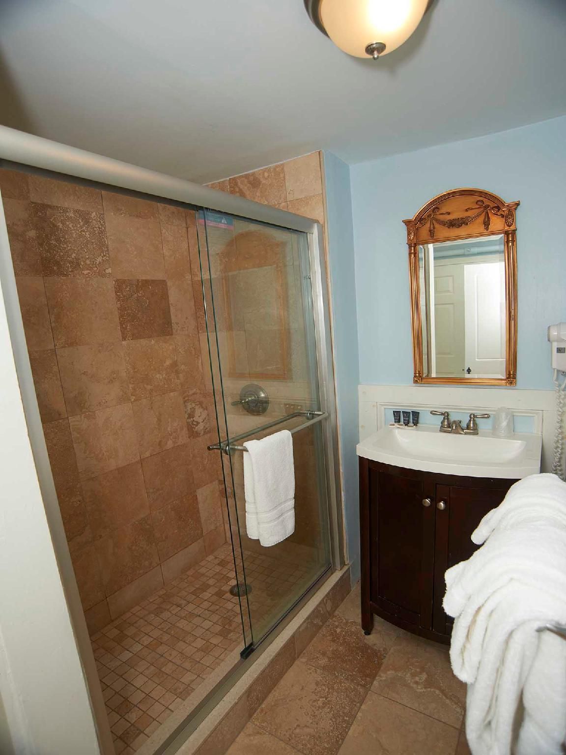 The House 11/12 Shared Qu-Quad room-Ensuite-Standard