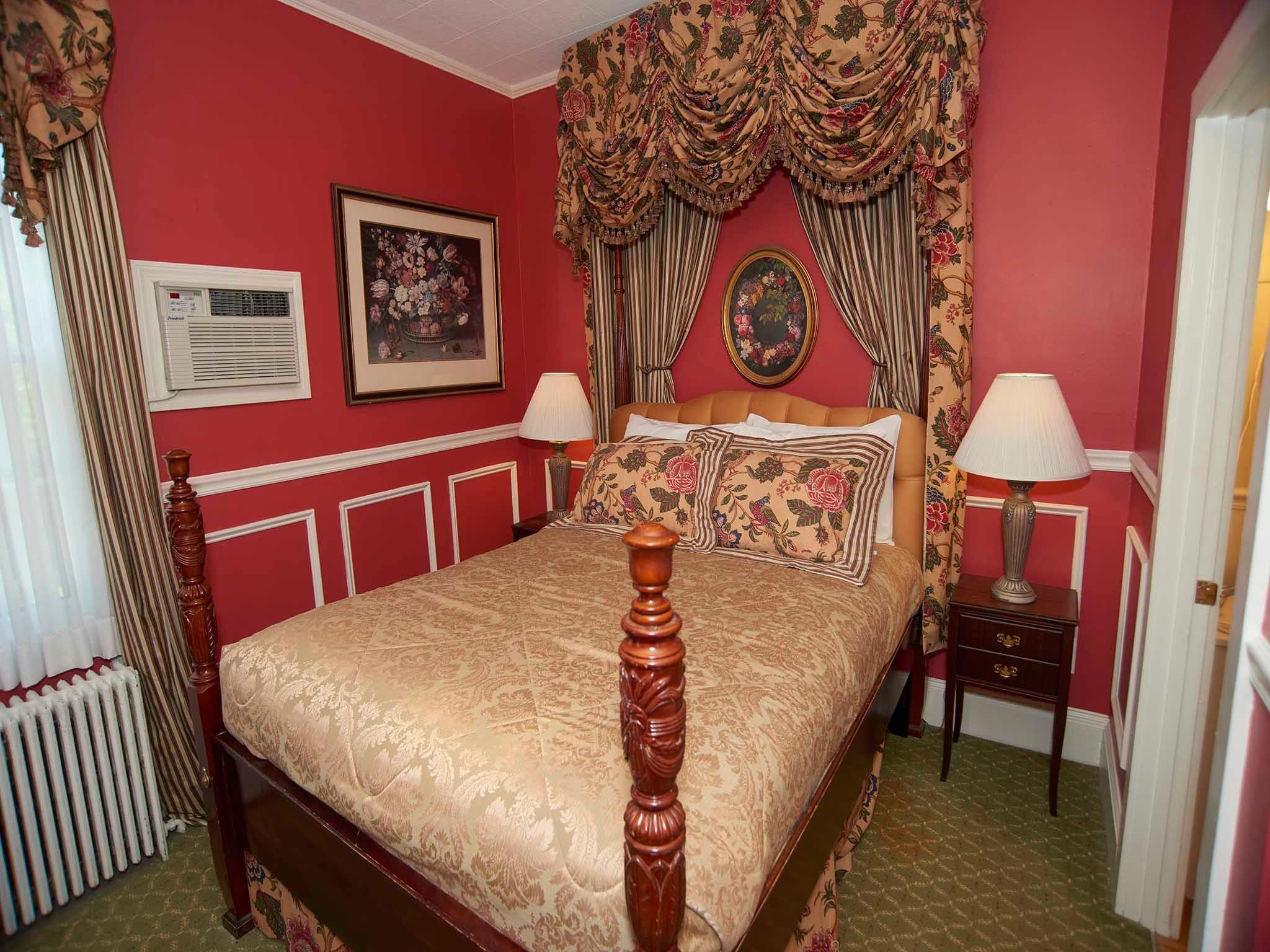 The Manor 112 Queen (no p-Double room-Ensuite-Standard