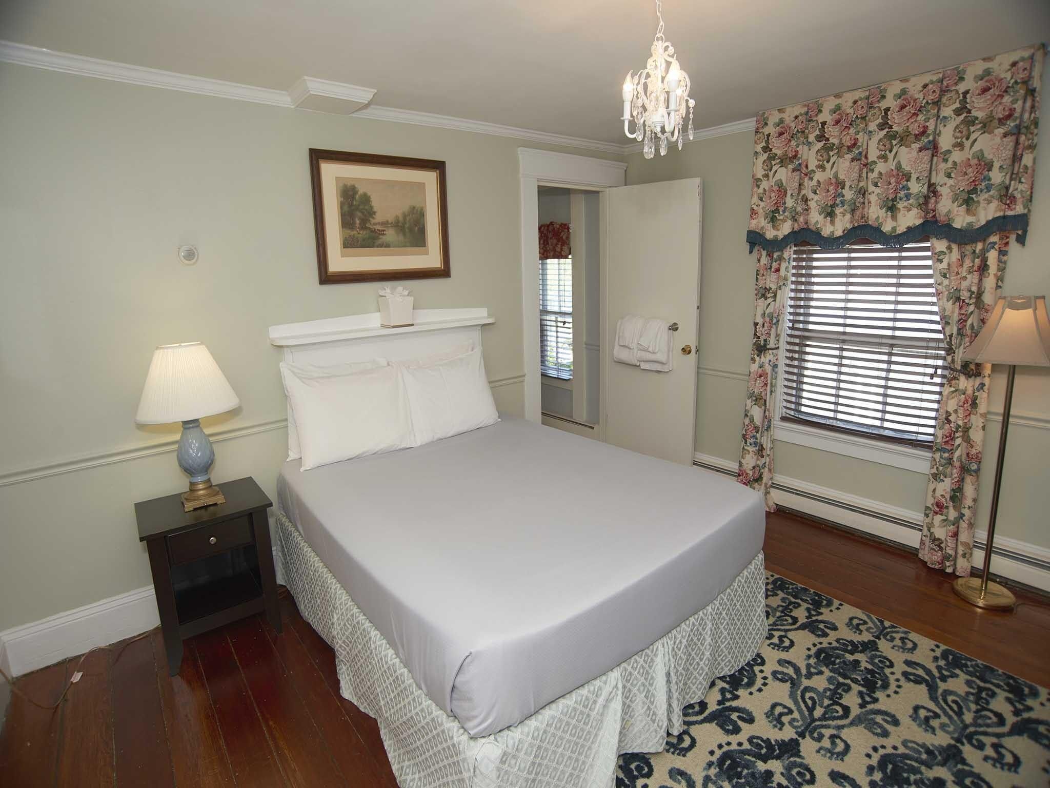 The Inn 5 Queen (no pets)-Double room-Ensuite-Standard