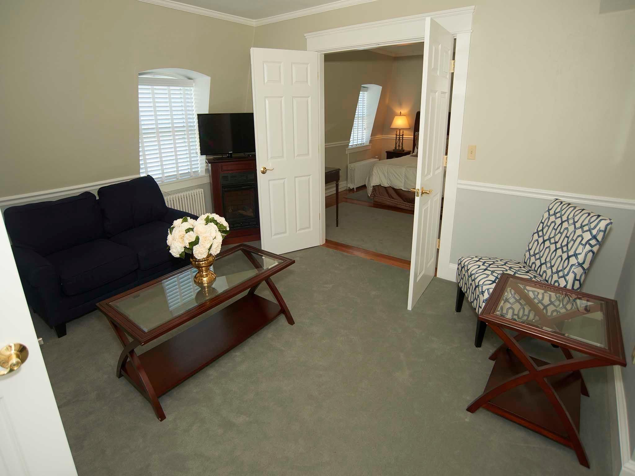 The Manor132 Suite (no pe-Quad room-Ensuite-Standard