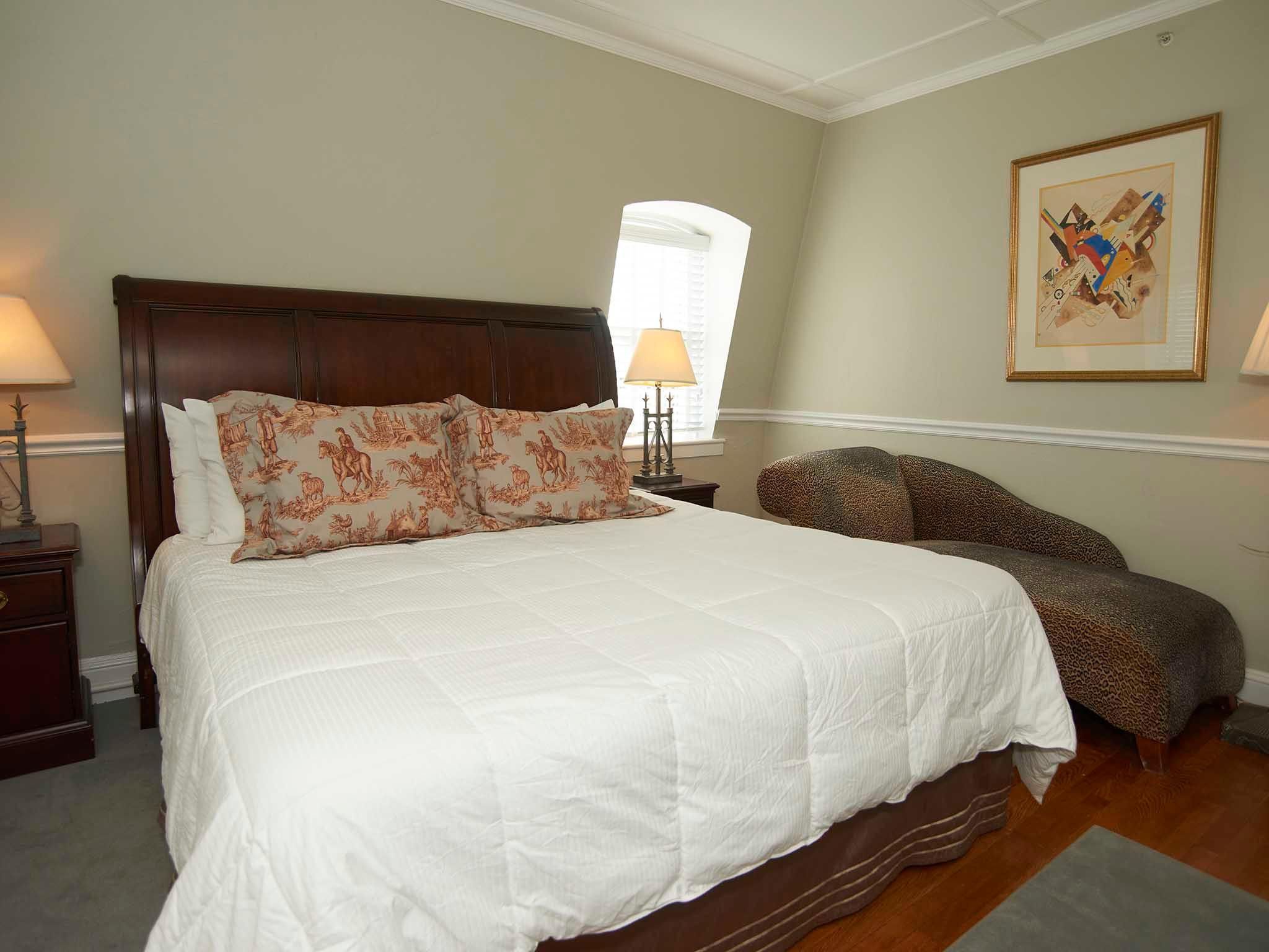 The Manor132 Suite (no pe-Quad room-Ensuite-Standard