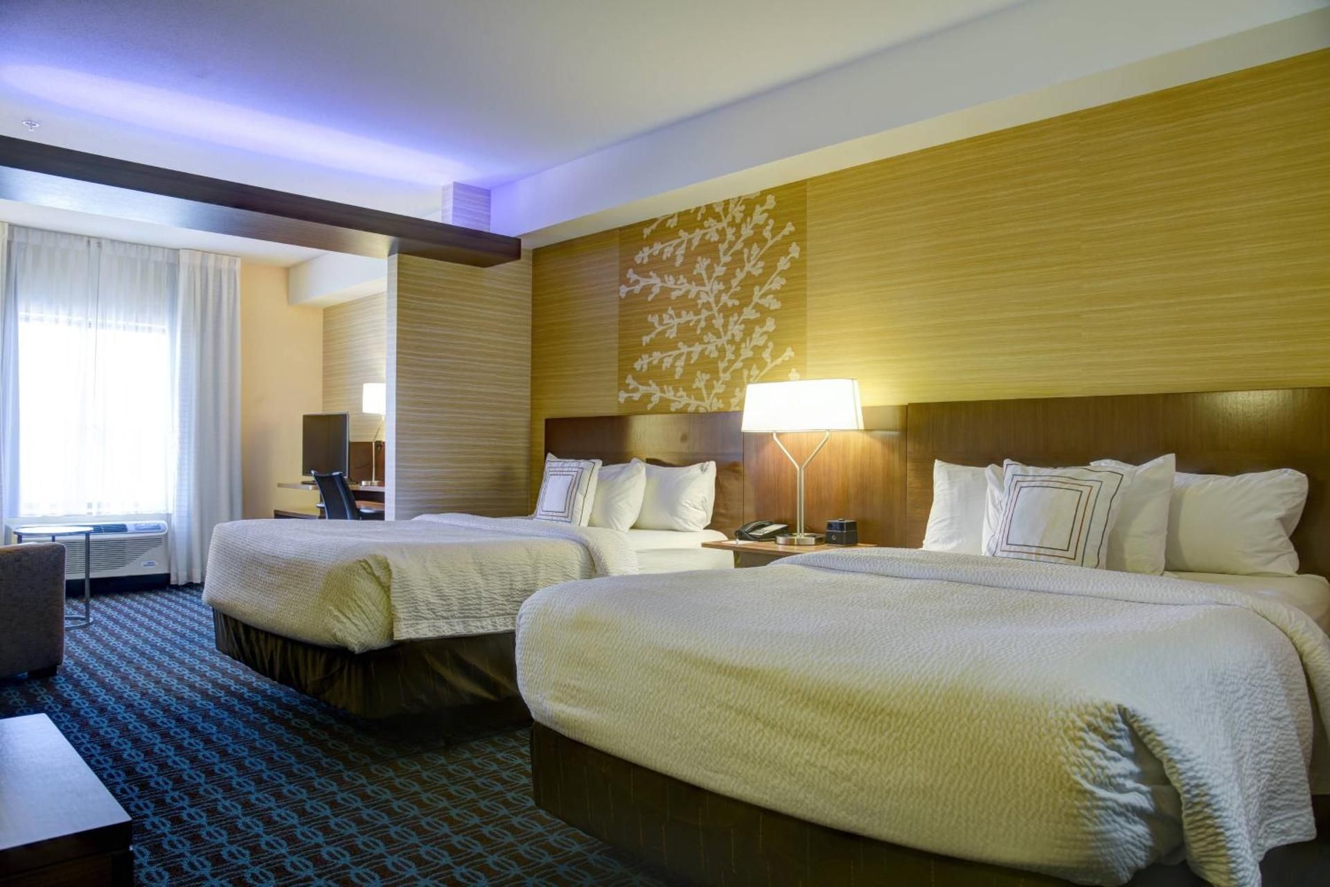 Queen Suite with Two Queen Bed