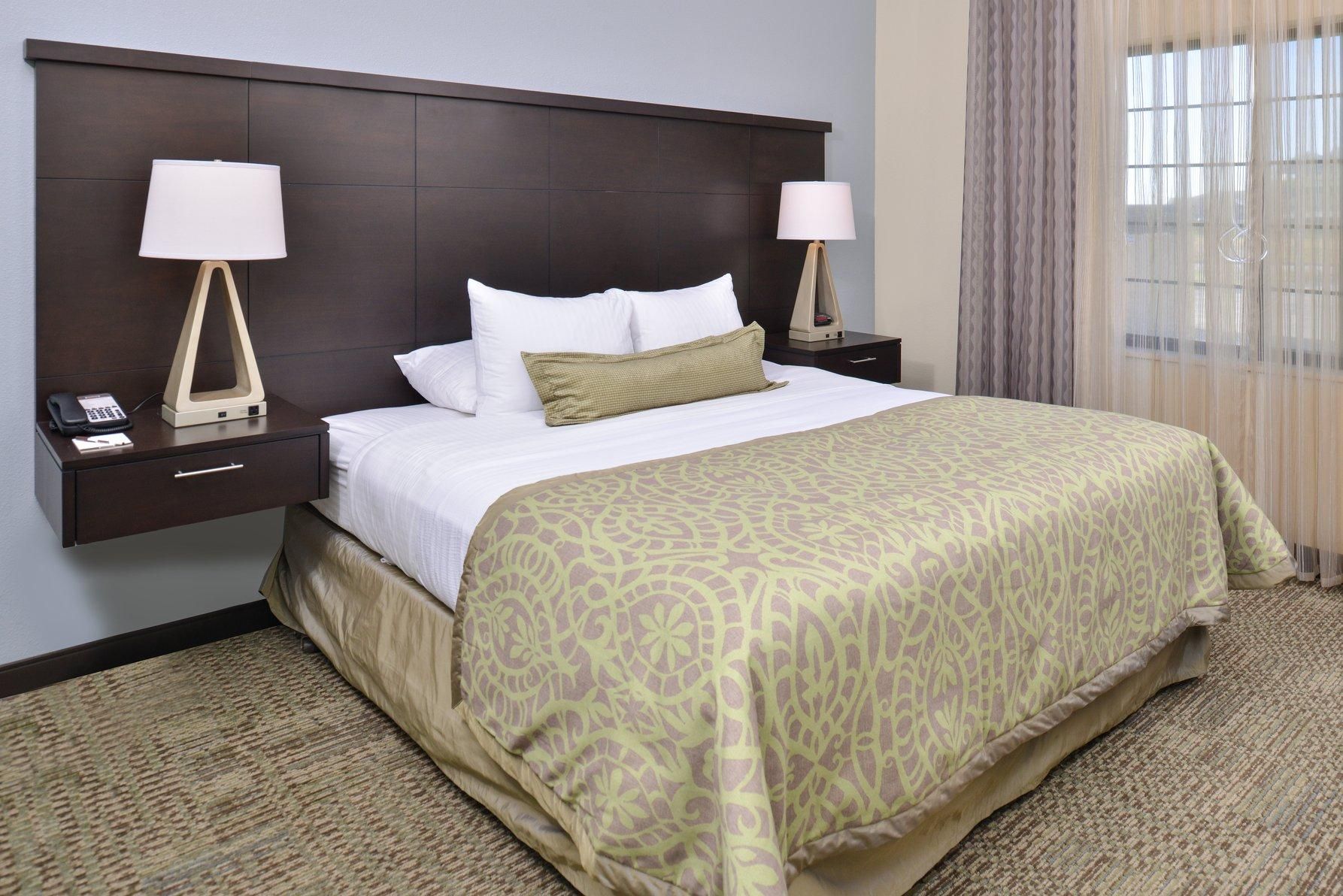 1 Queen 1 Bedroom Suite