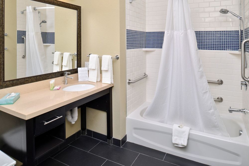 Suite, 1 Bedroom, Accessible, Kitchen (Mobil, Roll Shwr)