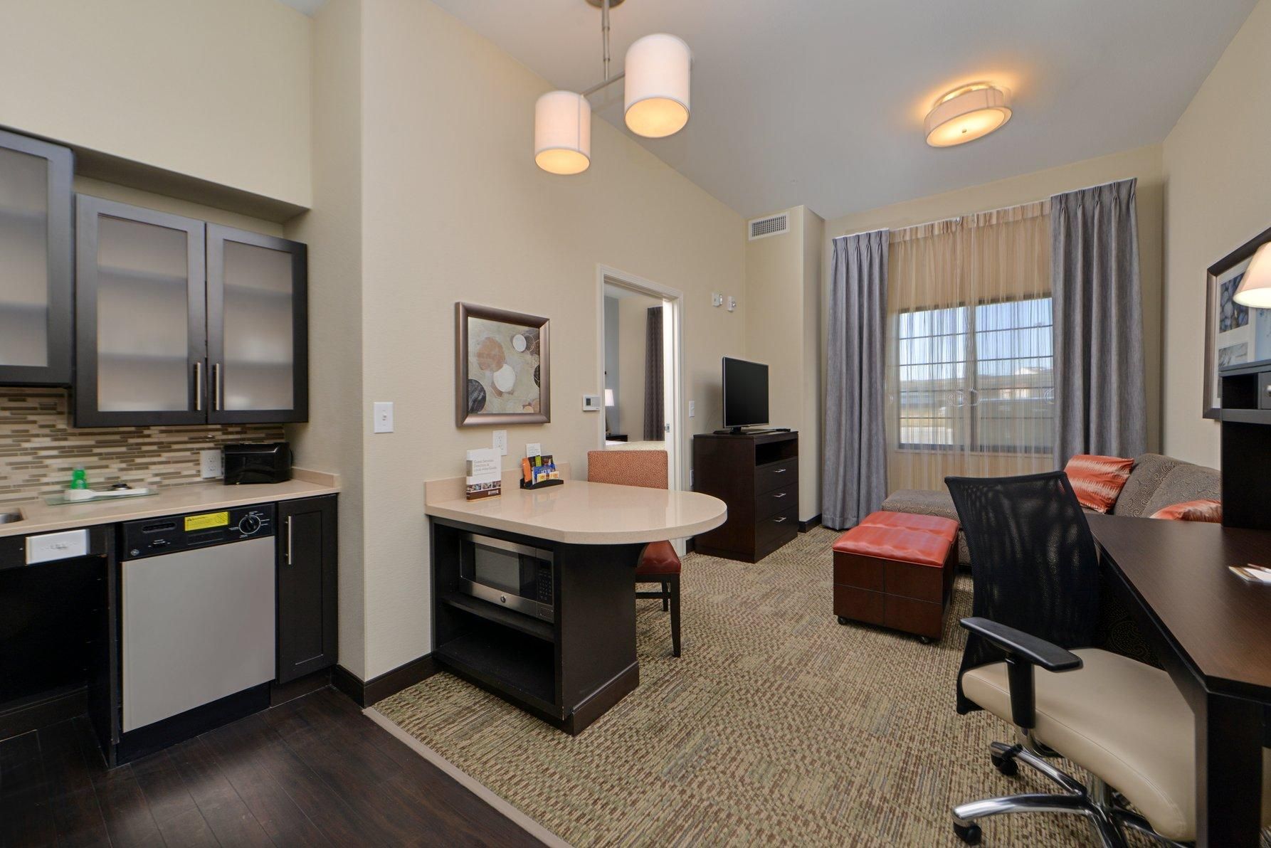1 Bedroom 2 Queen Hearing Accessible Roll In Shower Non-Smoking