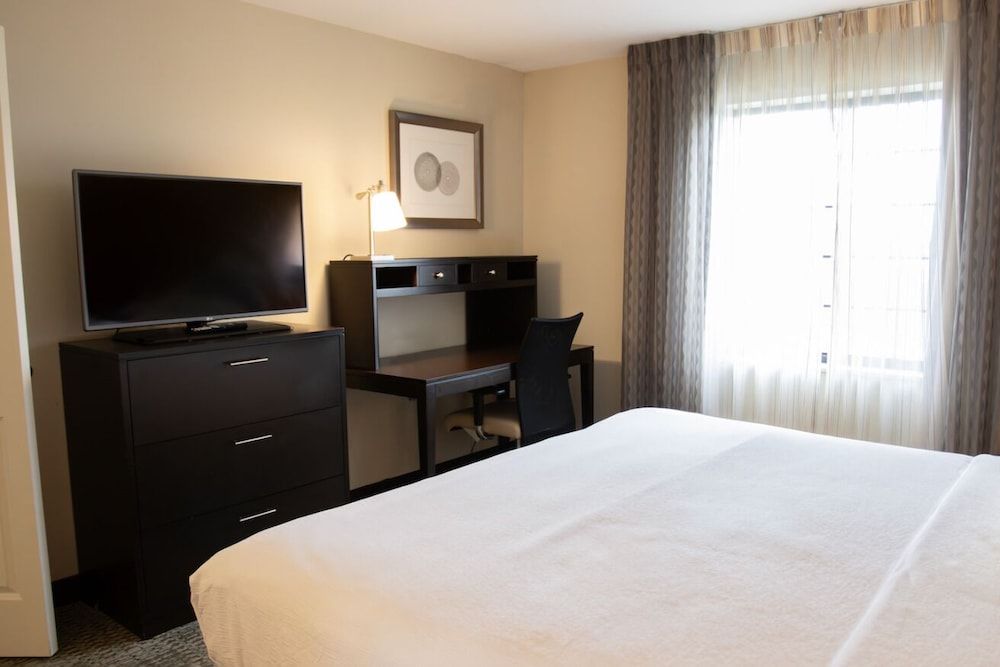 Suite, 1 Bedroom, Accessible, Kitchen (Comm, Roll Shwr)