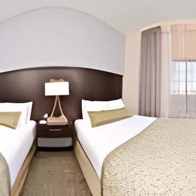 1 Queen Studio Suite Comm Access