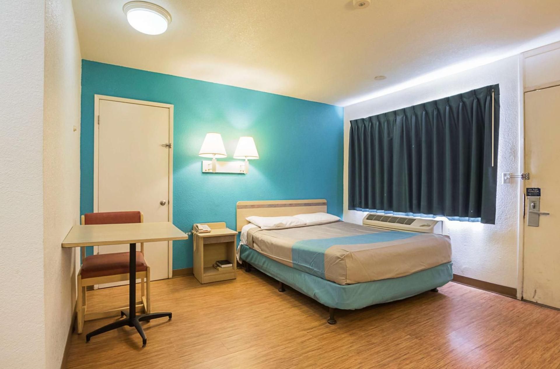 Queen Room - Disability Access - Roll in Shower