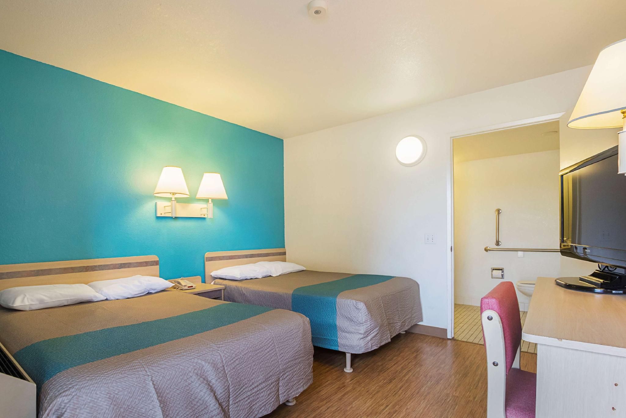 2 Full Beds | Suite, Non-Smoking