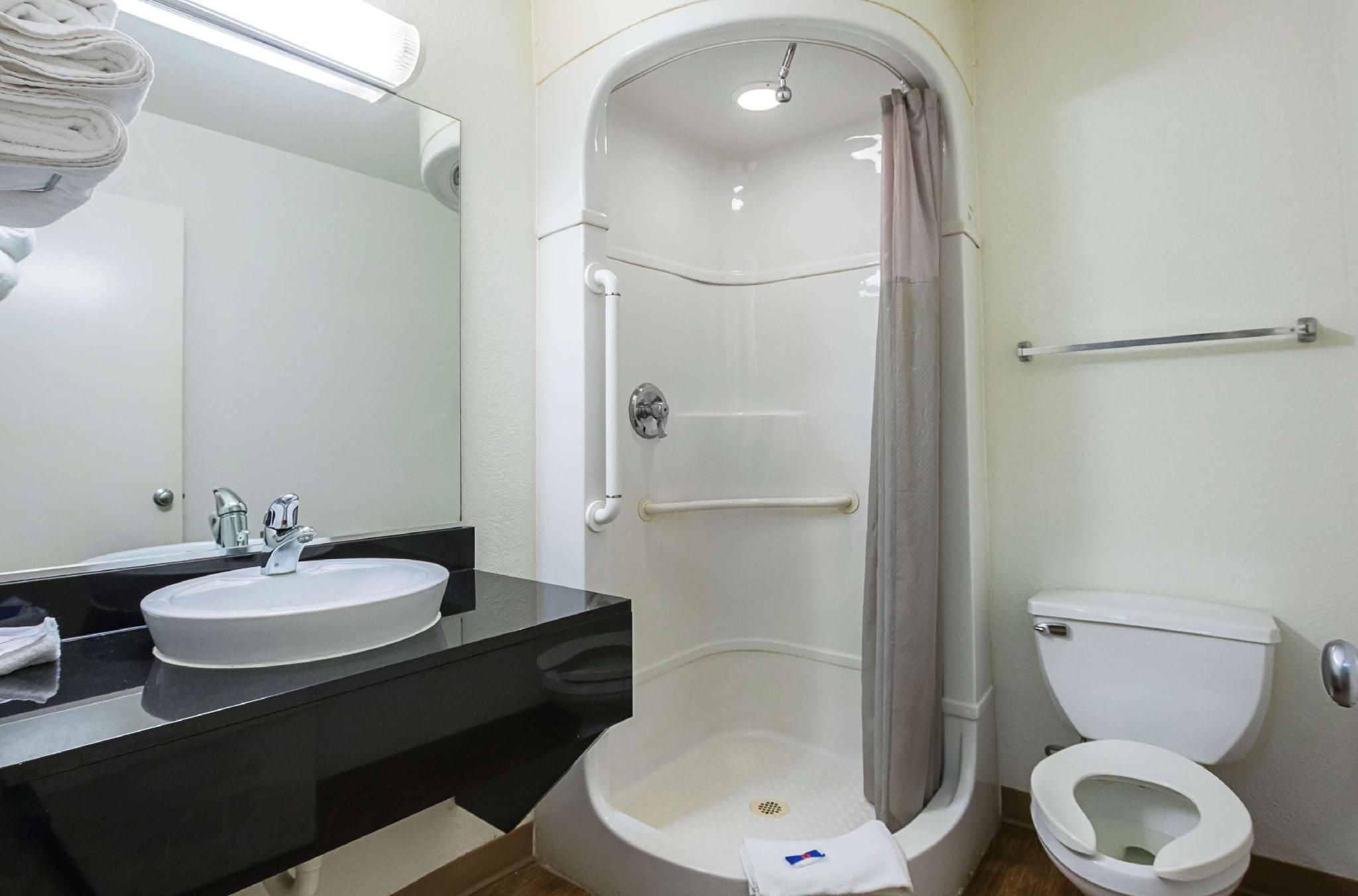 2  Full Beds | Mobil Access, RI Shwr, Ste, Nsmk