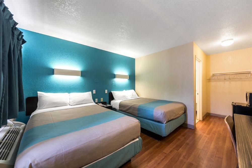 2 Full Beds | Non-Smoking