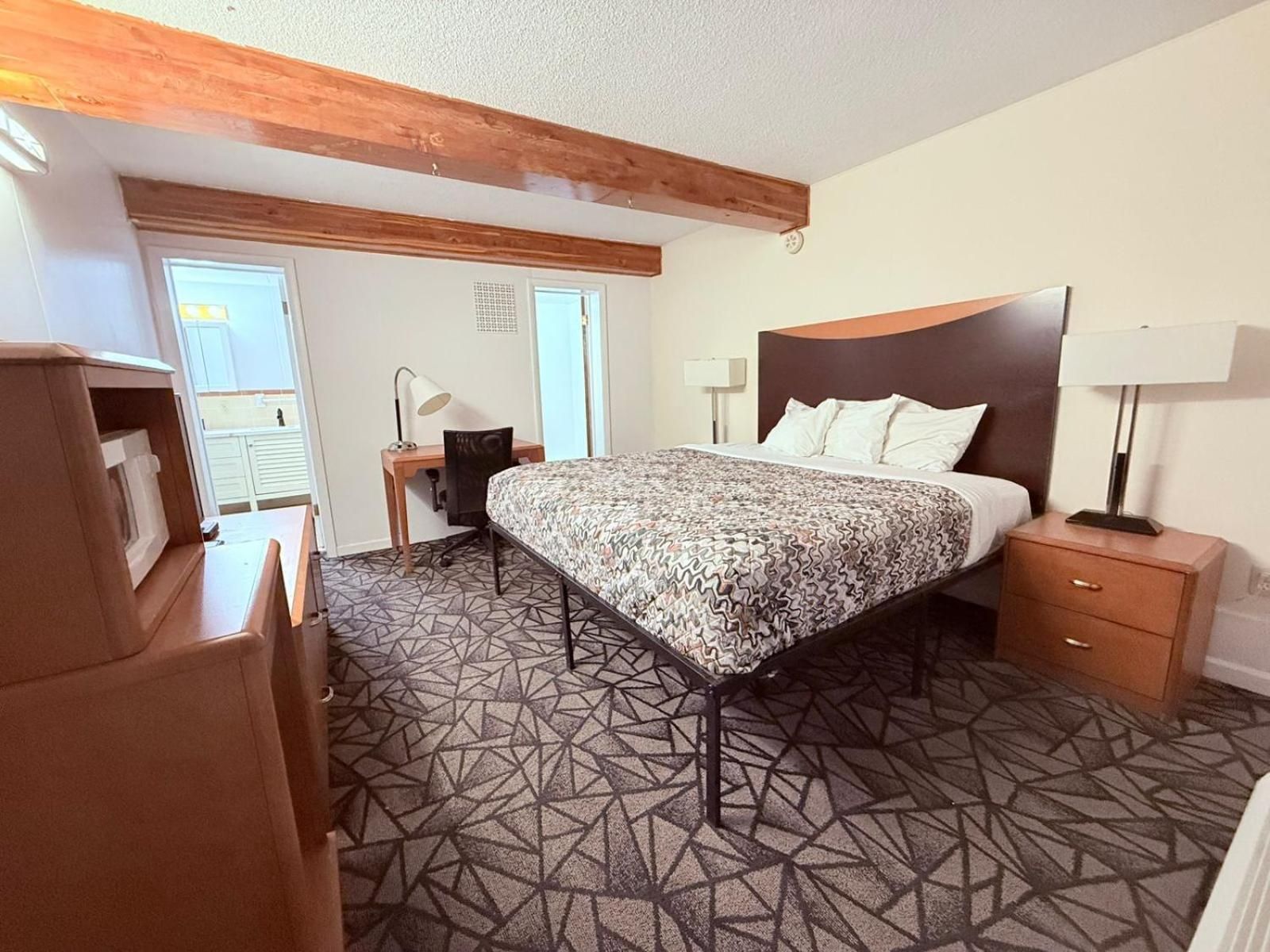 Queen Bed Non-Smoking