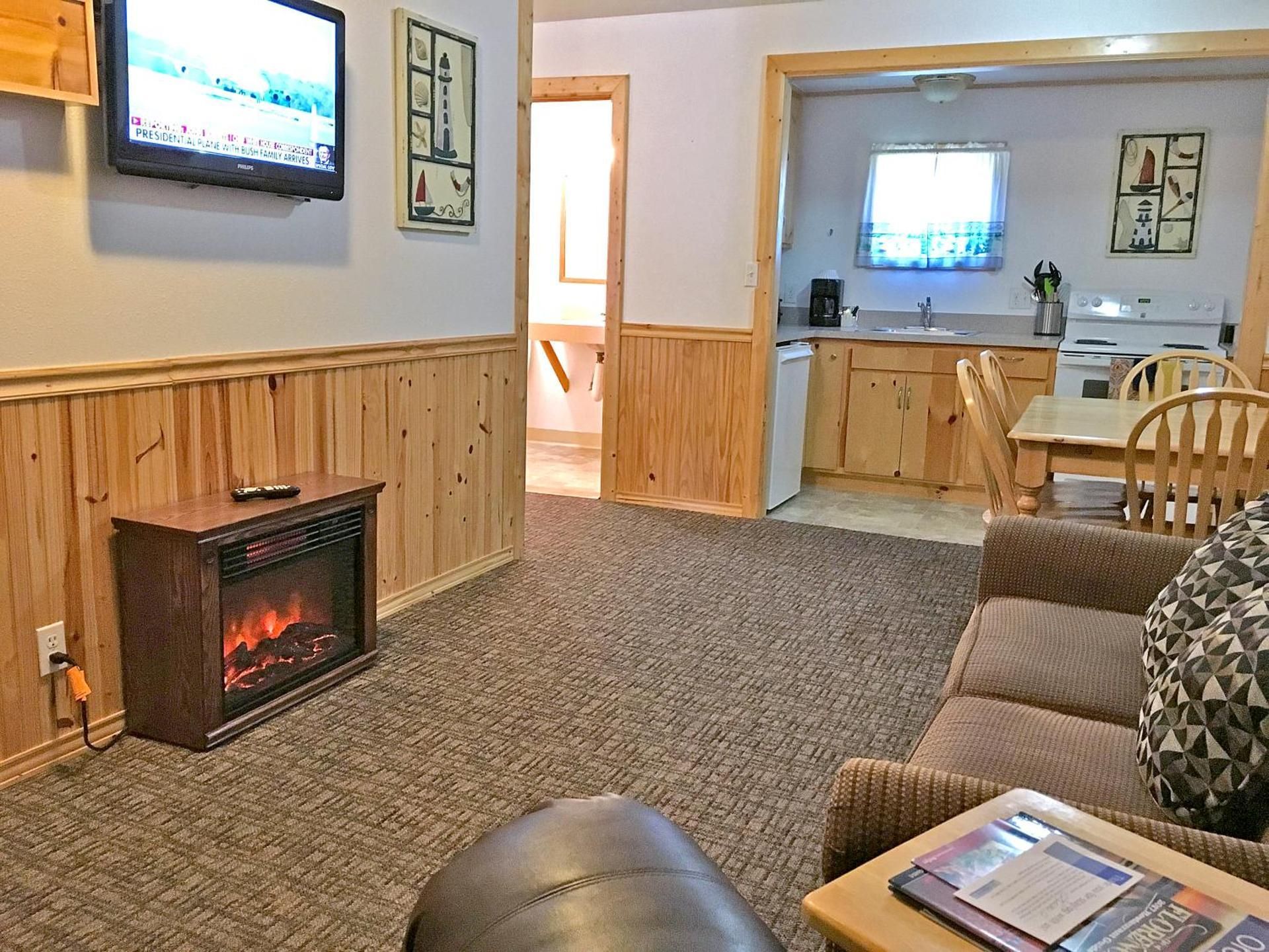 Apartment with Two Queen Beds and Kitchenette - Motel