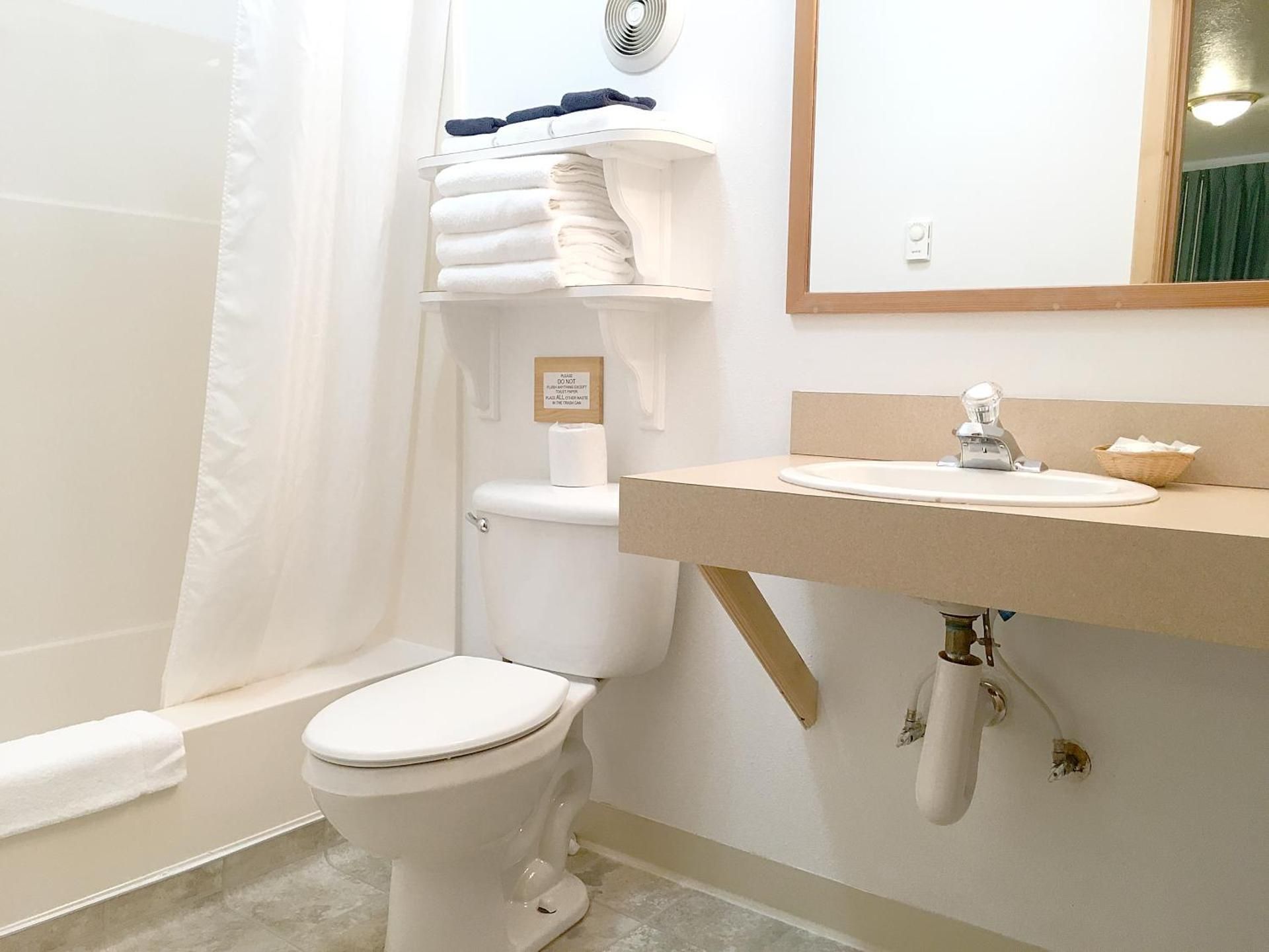 Apartment with Two Queen Beds and Kitchenette - Motel