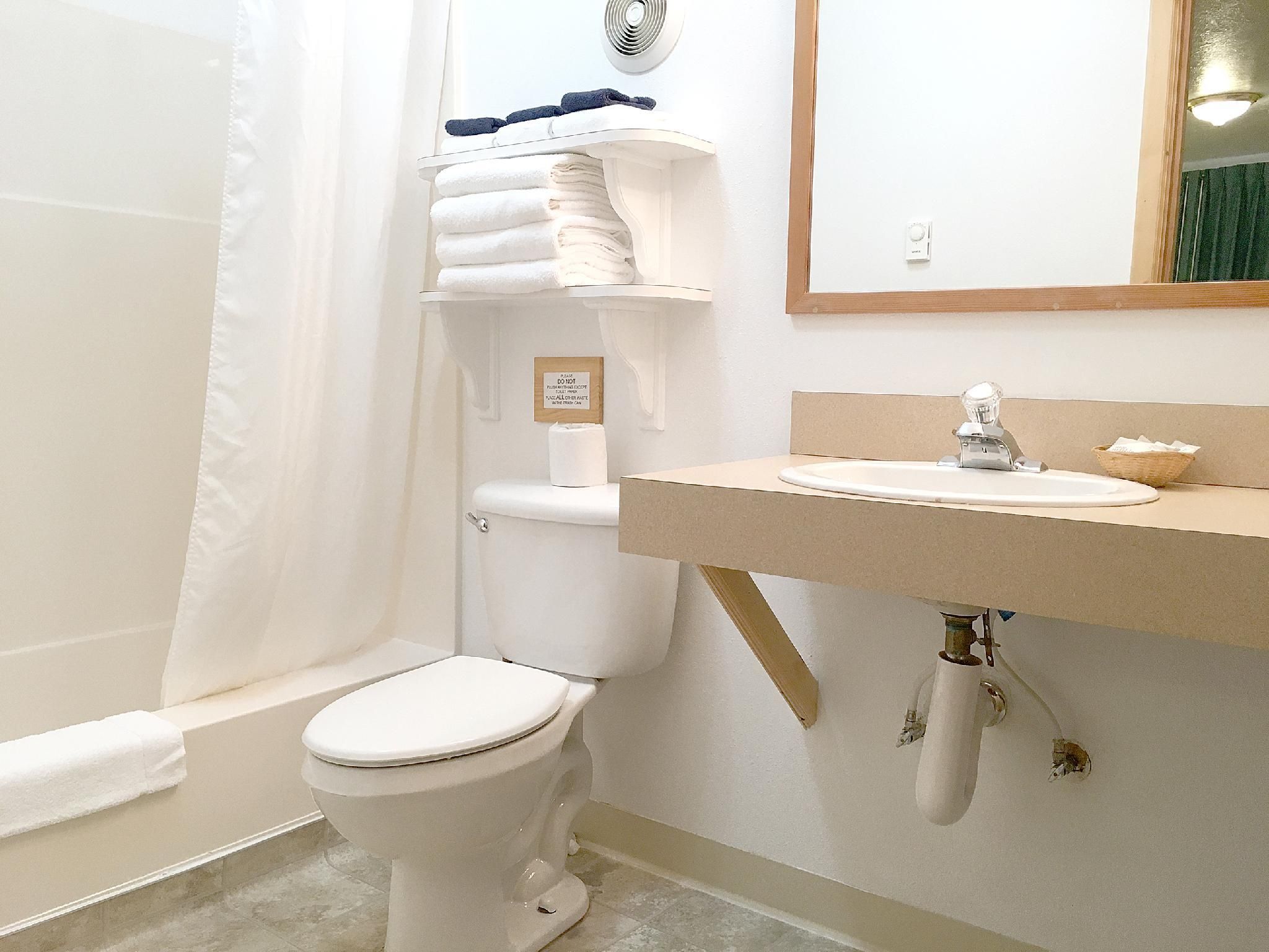 Kitchenette Suite - 2 Queen Beds