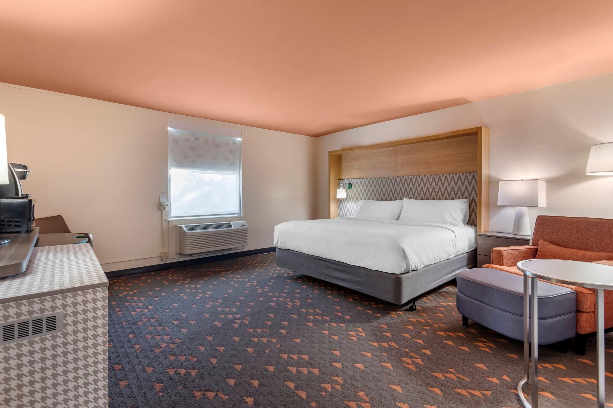 1 King Bed Standard Communication Accessible Roll Shower