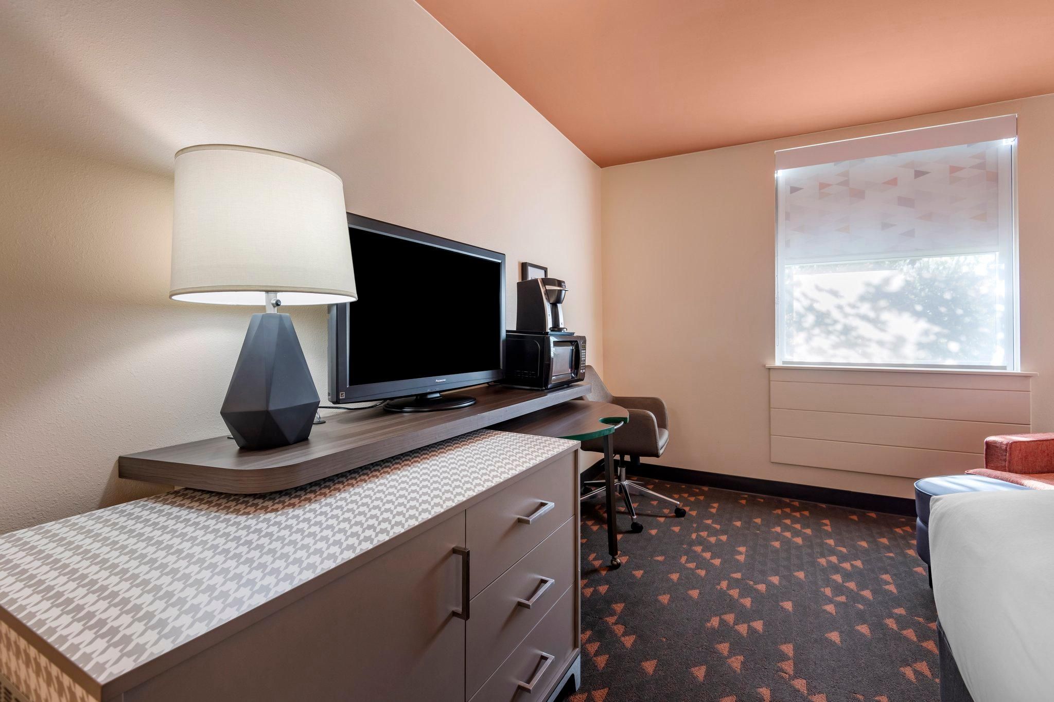 Holiday Inn Bangor By IHG 1 Queen Bed Standard 3