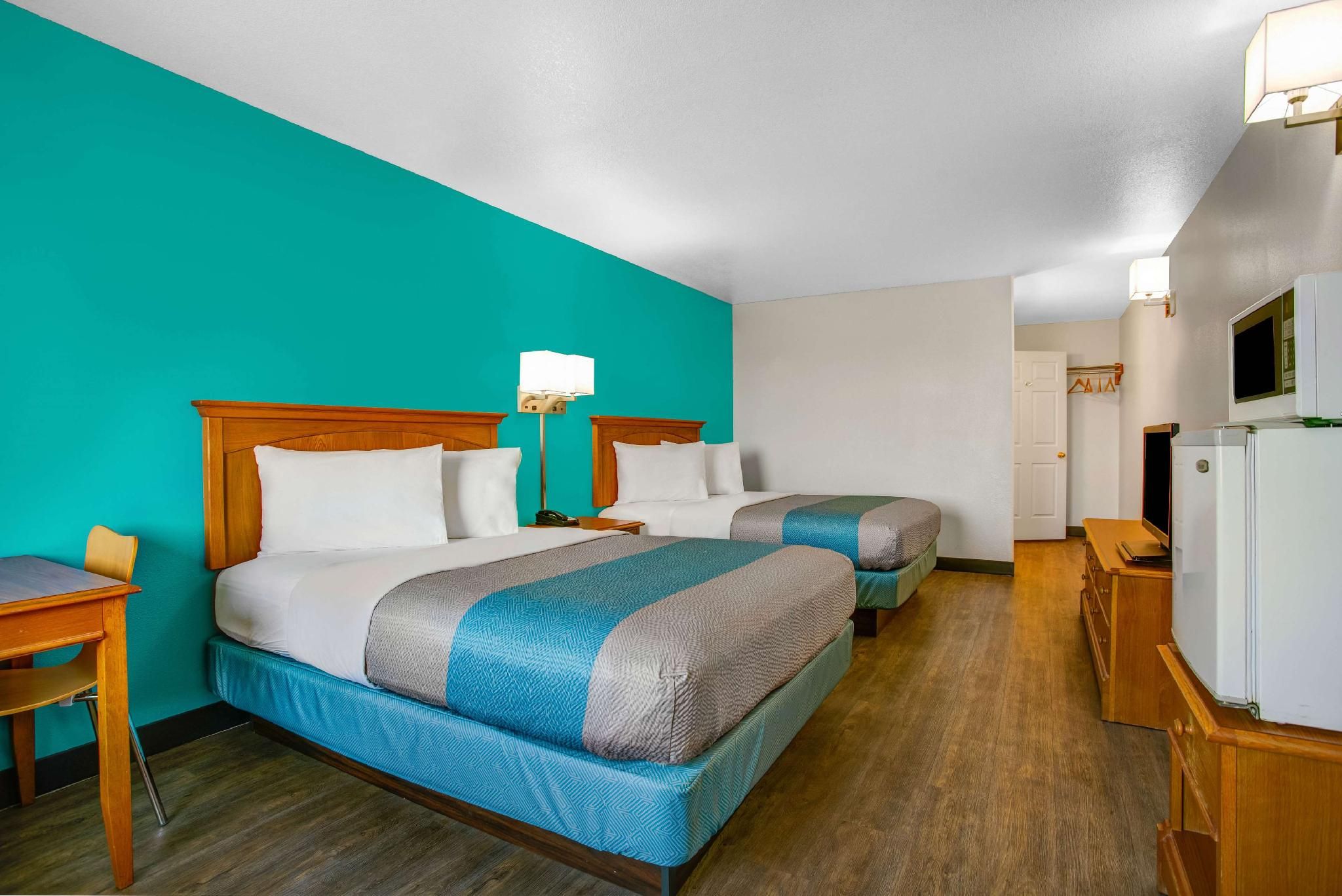 2 Queen Beds | Non-Smoking, Micfridge