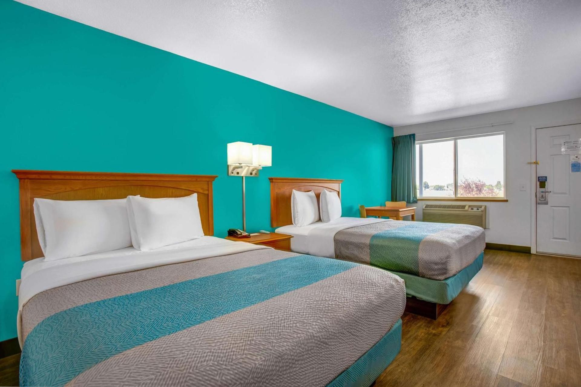 Motel 6 Baker City, OR Queen Room with Two Queen Beds - Disability Access - Roll In Shower
