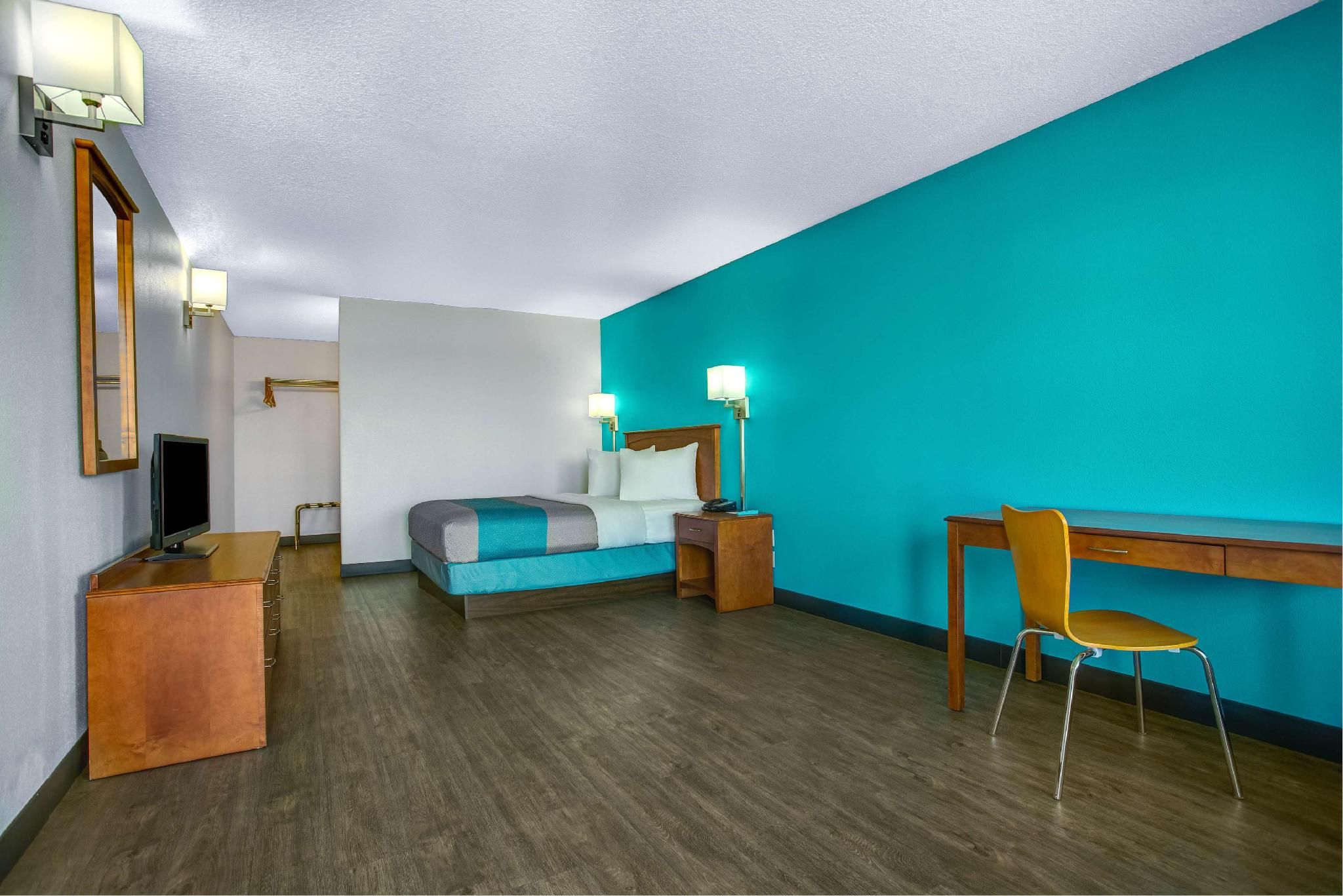 1 Queen Bed | Non-Smoking