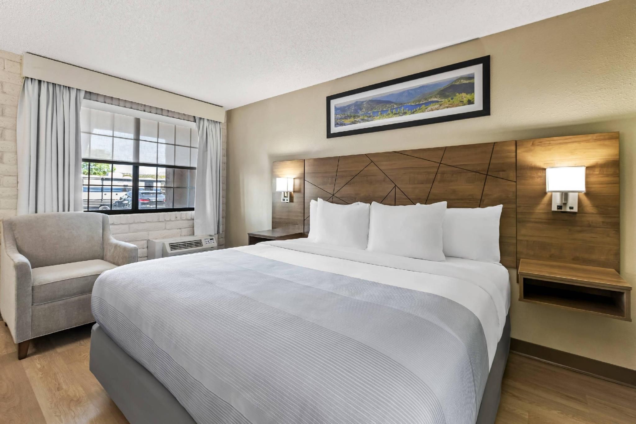 1 King Bed, Nonsmoking, Accessible