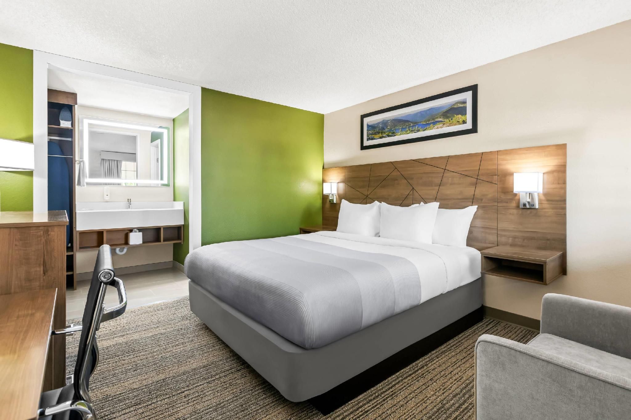 Quality Inn 1 King Bed, Nonsmoking 2