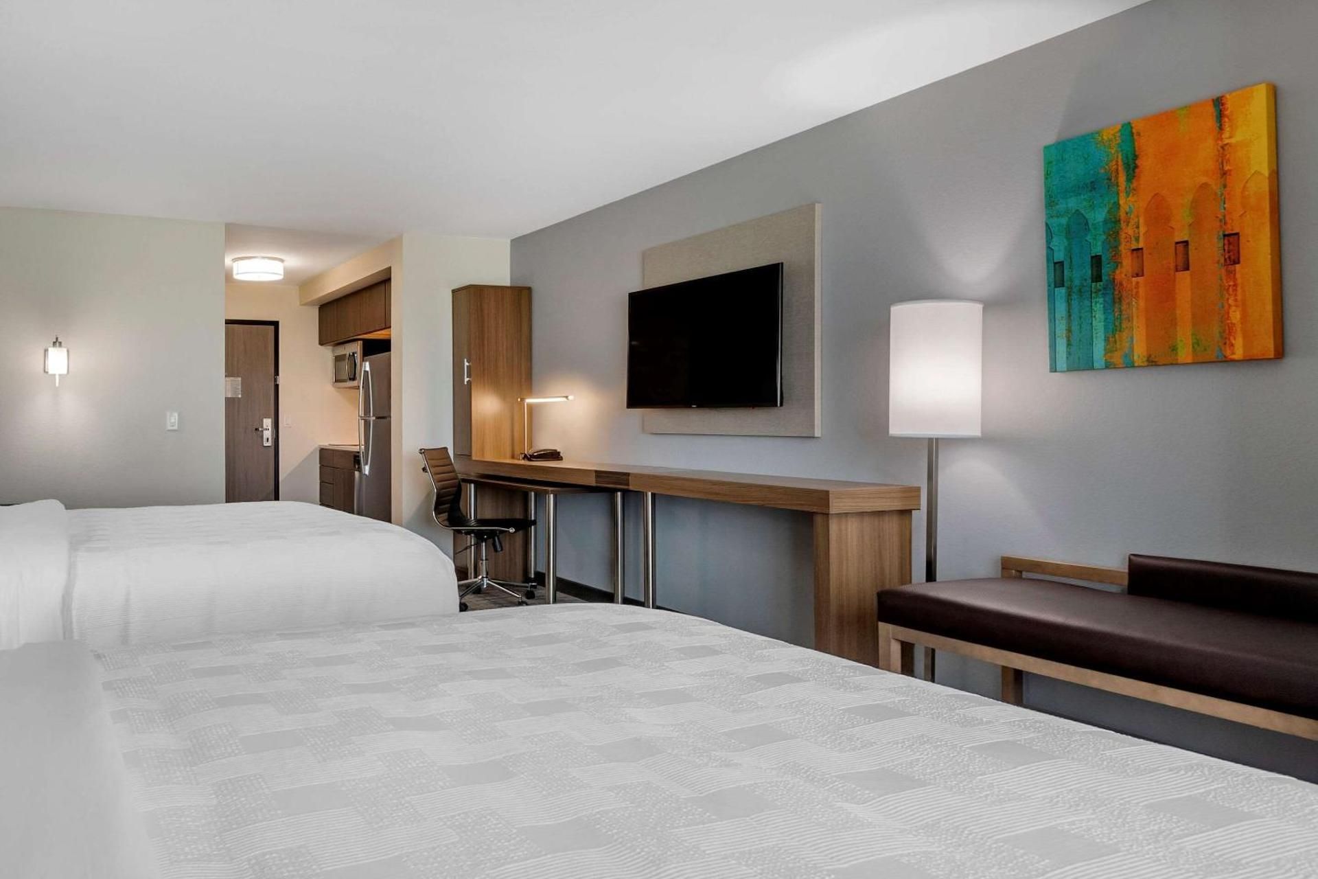 MainStay Suites Waukee-West Des Moines 2 Queen Beds, Efficiency, Suite, Nonsmoking 3