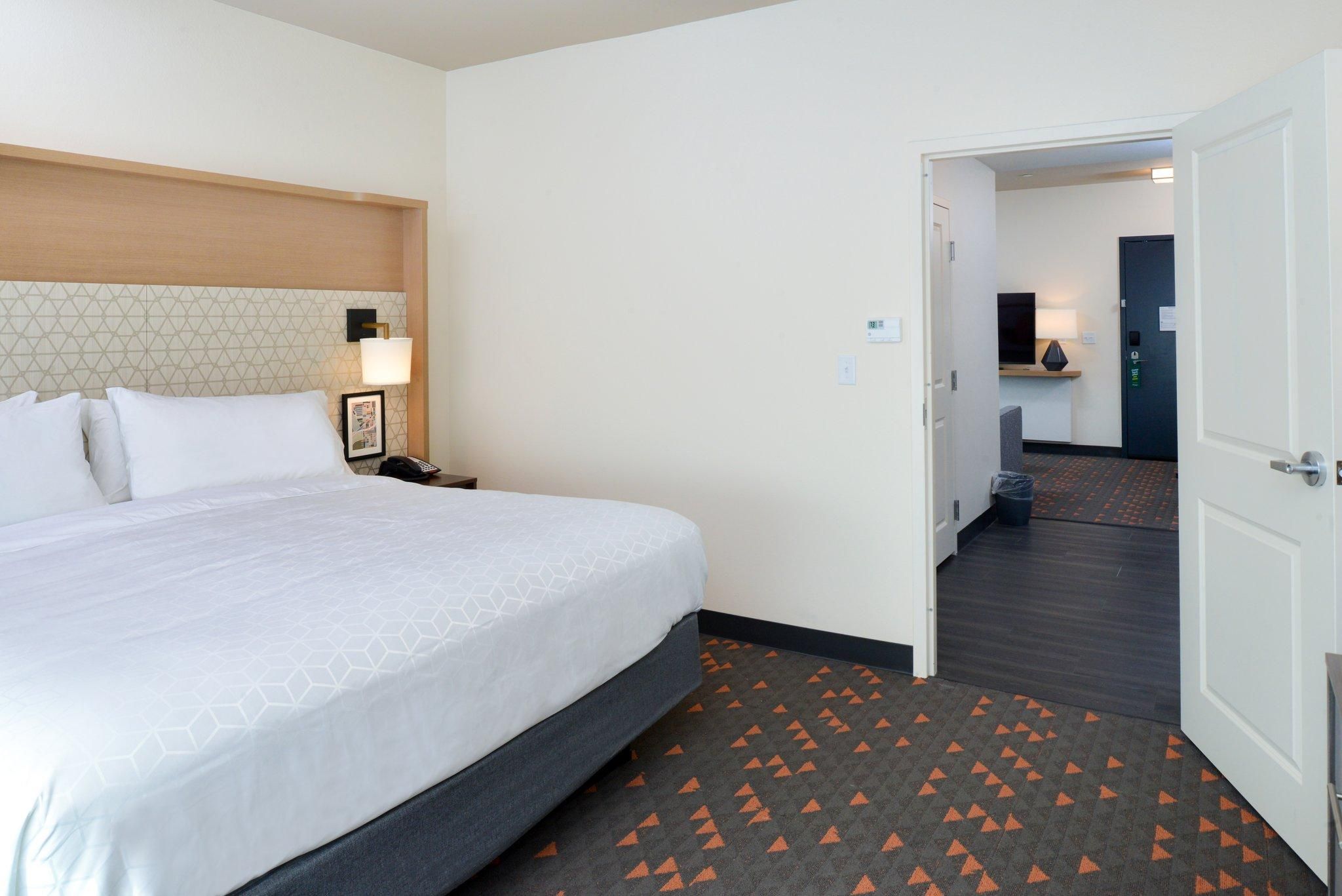 1 Bedroom Suite Communications Accessible