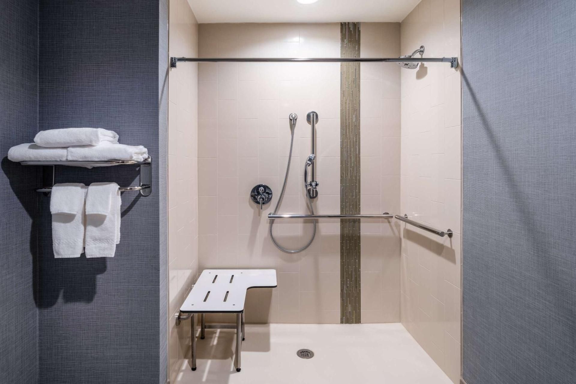 Hyatt Place Fort Worth - Alliance Town Center King Room with Roll-In Shower and sofa bed - Disability Access 3