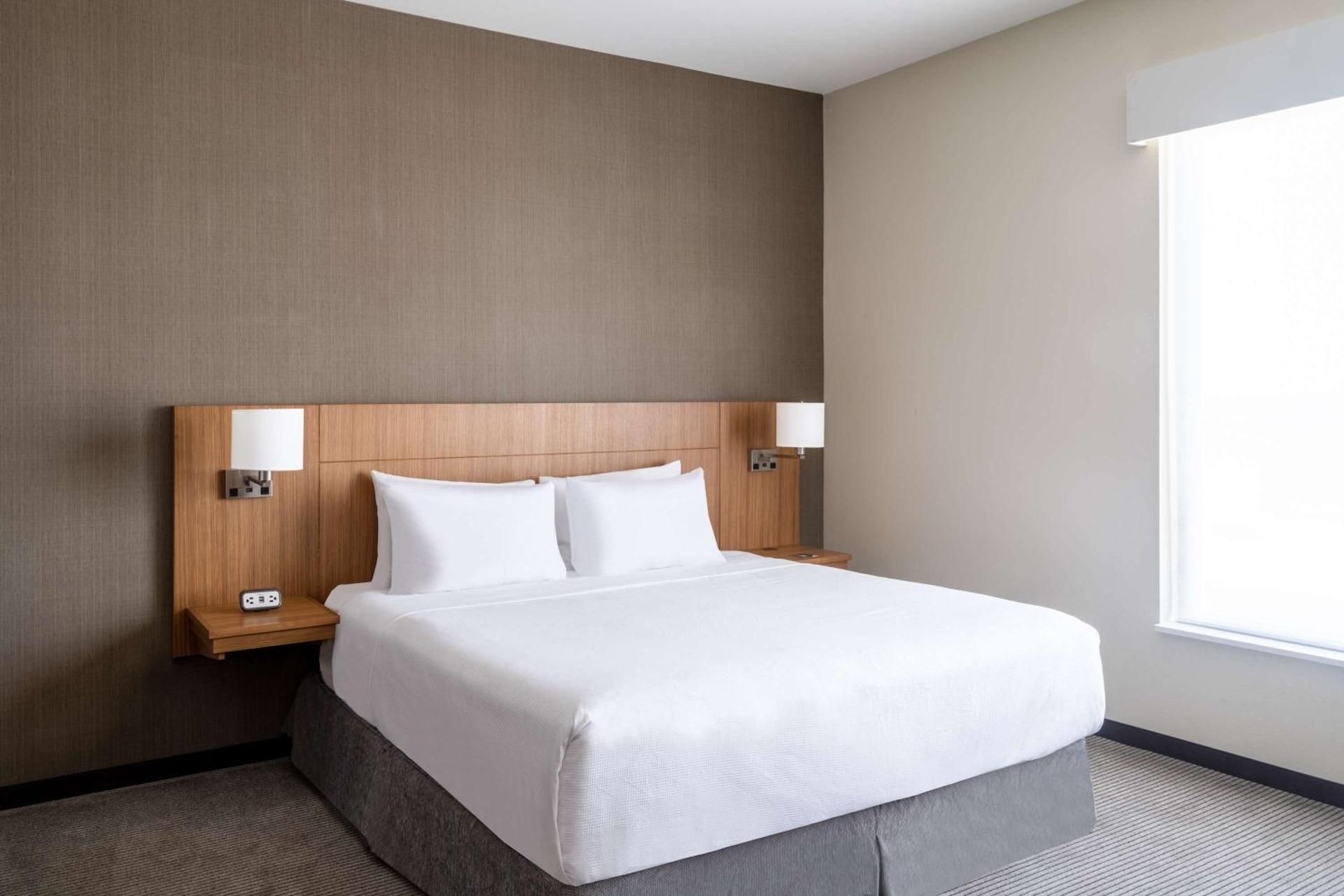 Hyatt Place Fort Worth - Alliance Town Center King Room with Roll-In Shower and sofa bed - Disability Access 2