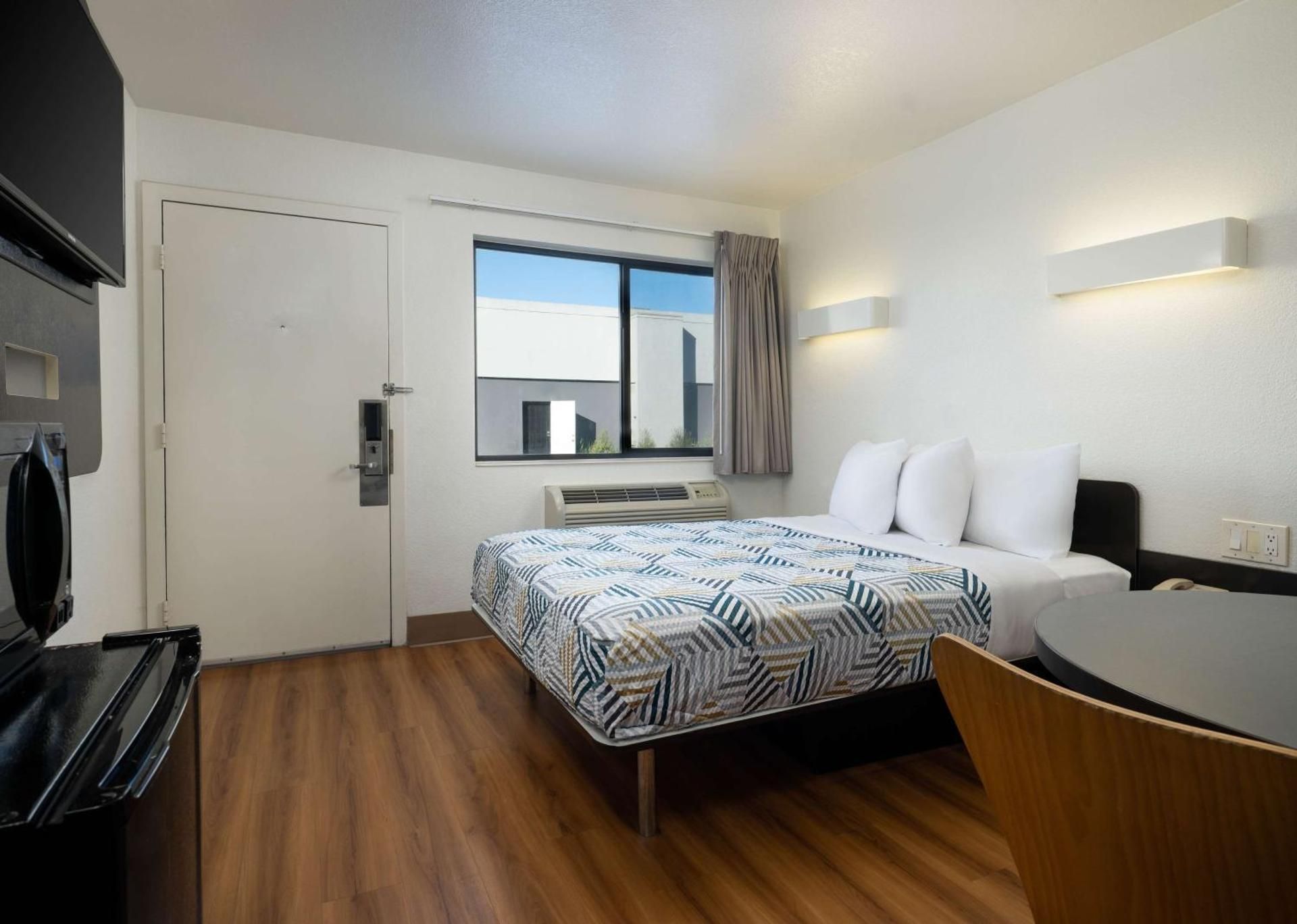 Double Room - Disability Access - Roll In Shower
