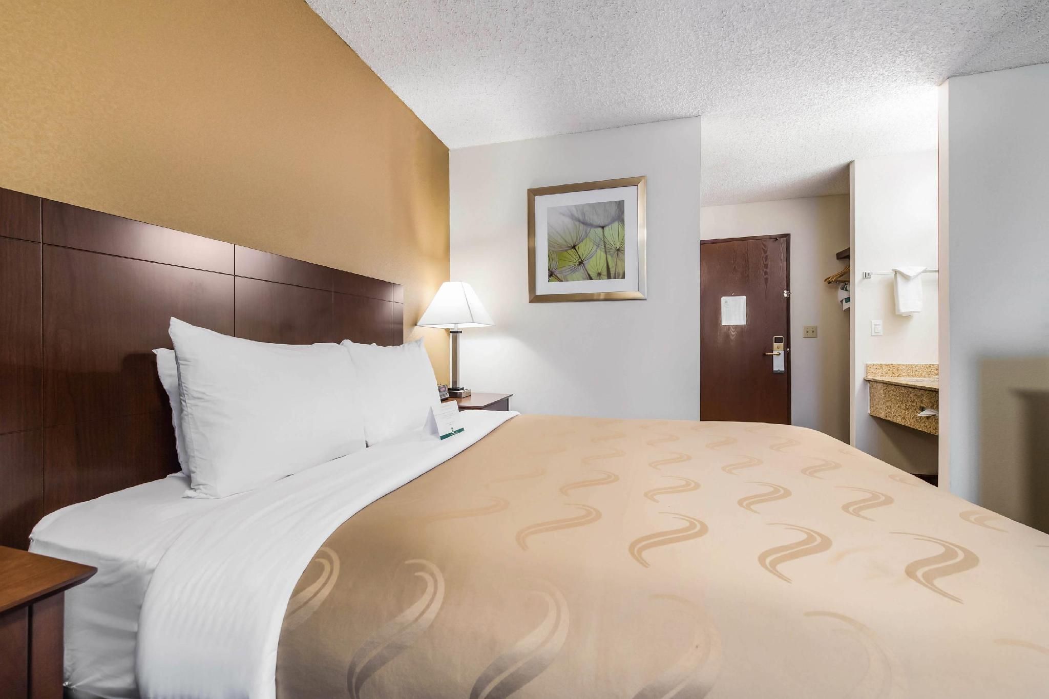 1 Queen Bed, Efficiency, Nonsmoking