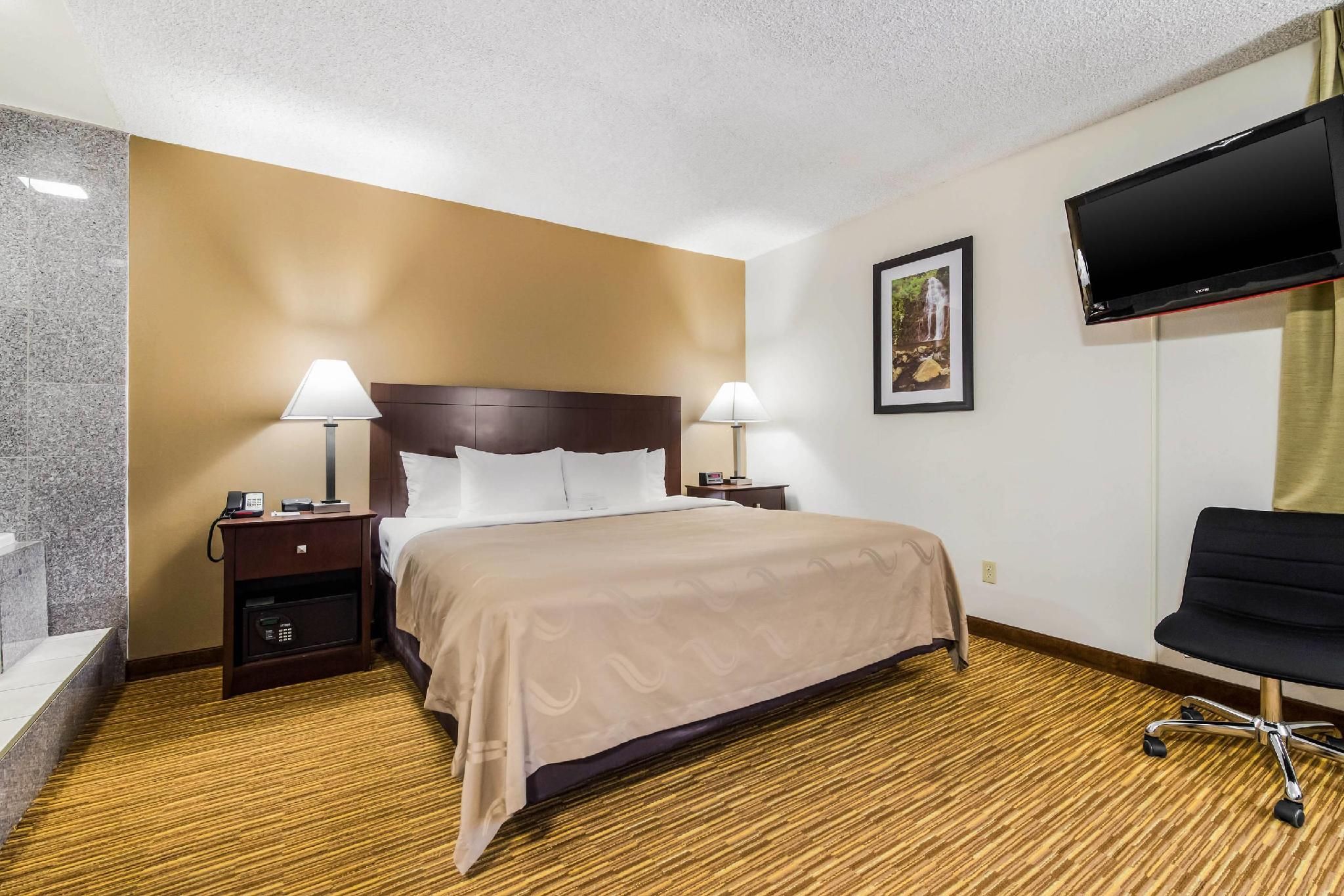 1 King Bed, Suite, Nonsmoking