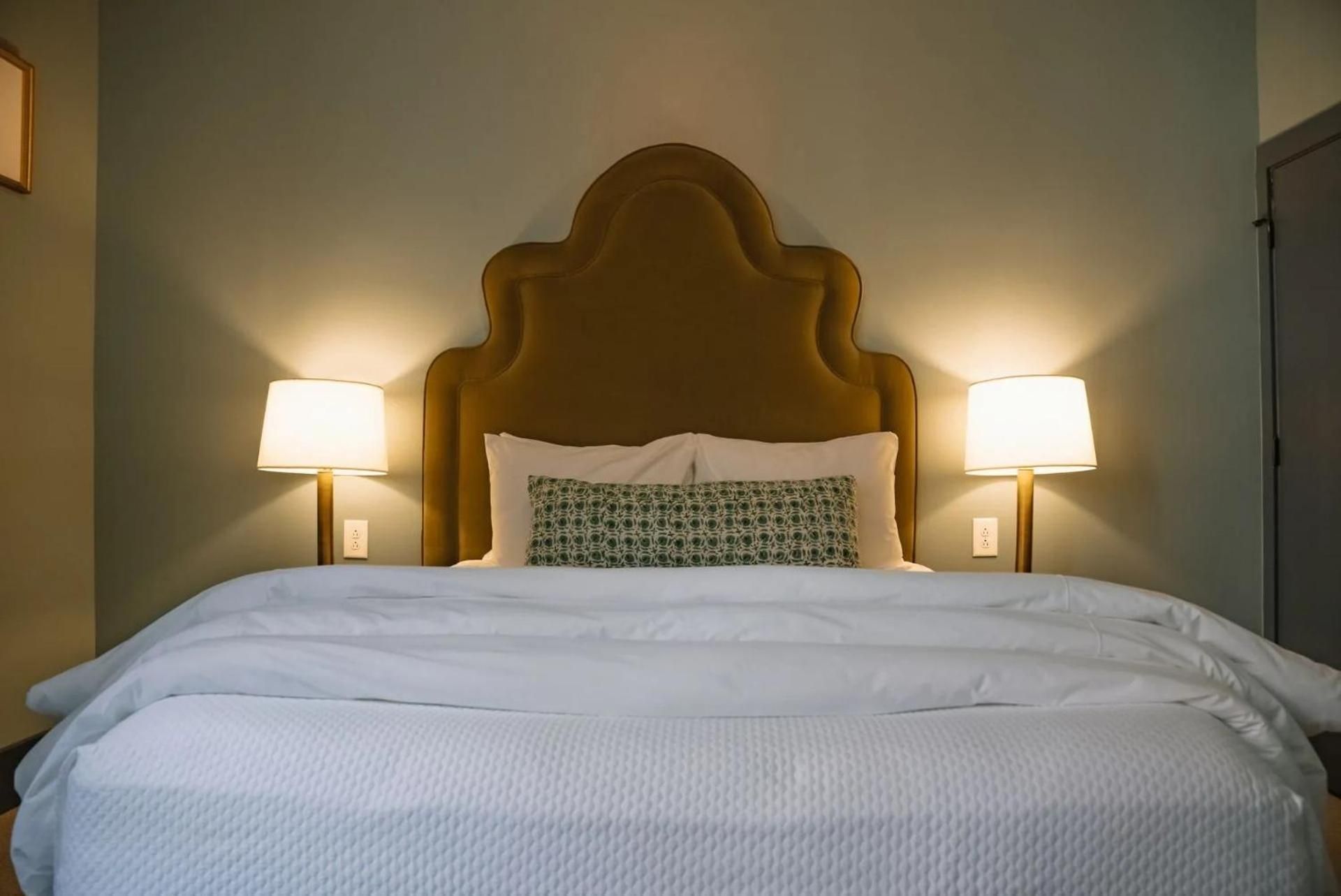 Standard Queen Room