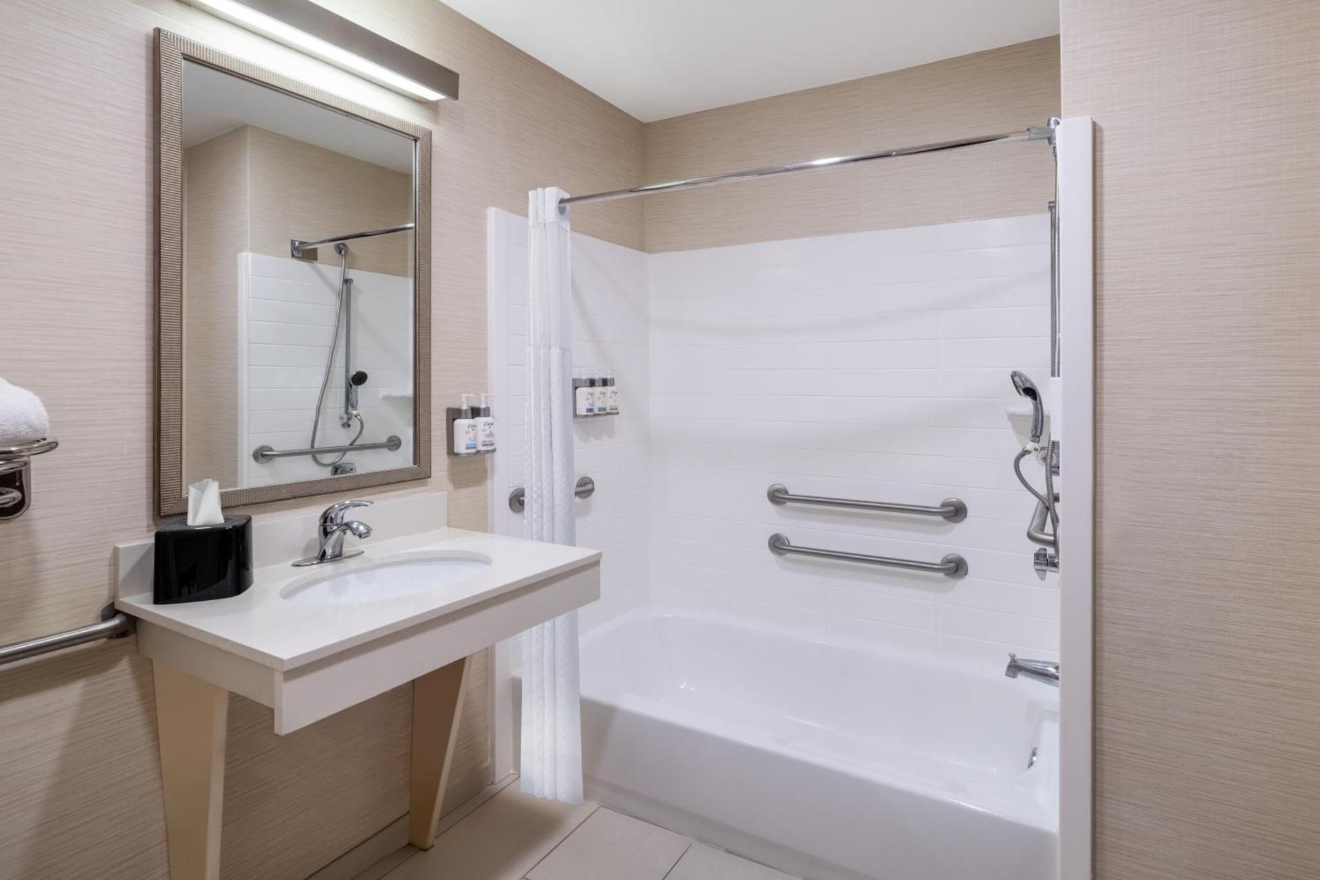 Queen Room with Two Queen Beds - Hearing Accessible/Non-Smoking