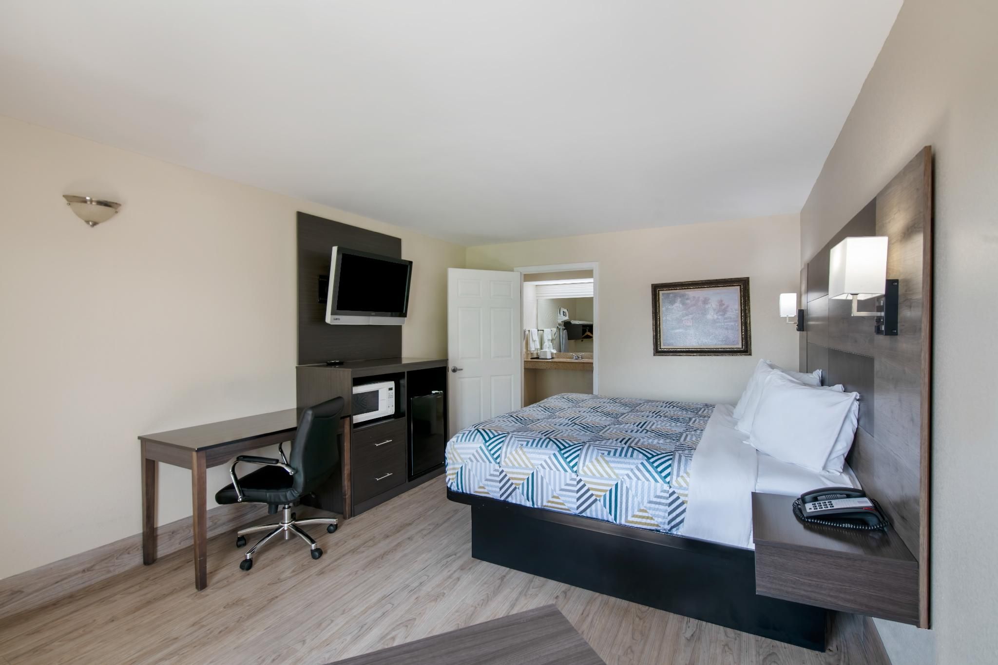 1 Queen Bed | Non-Smoking, Micfridge