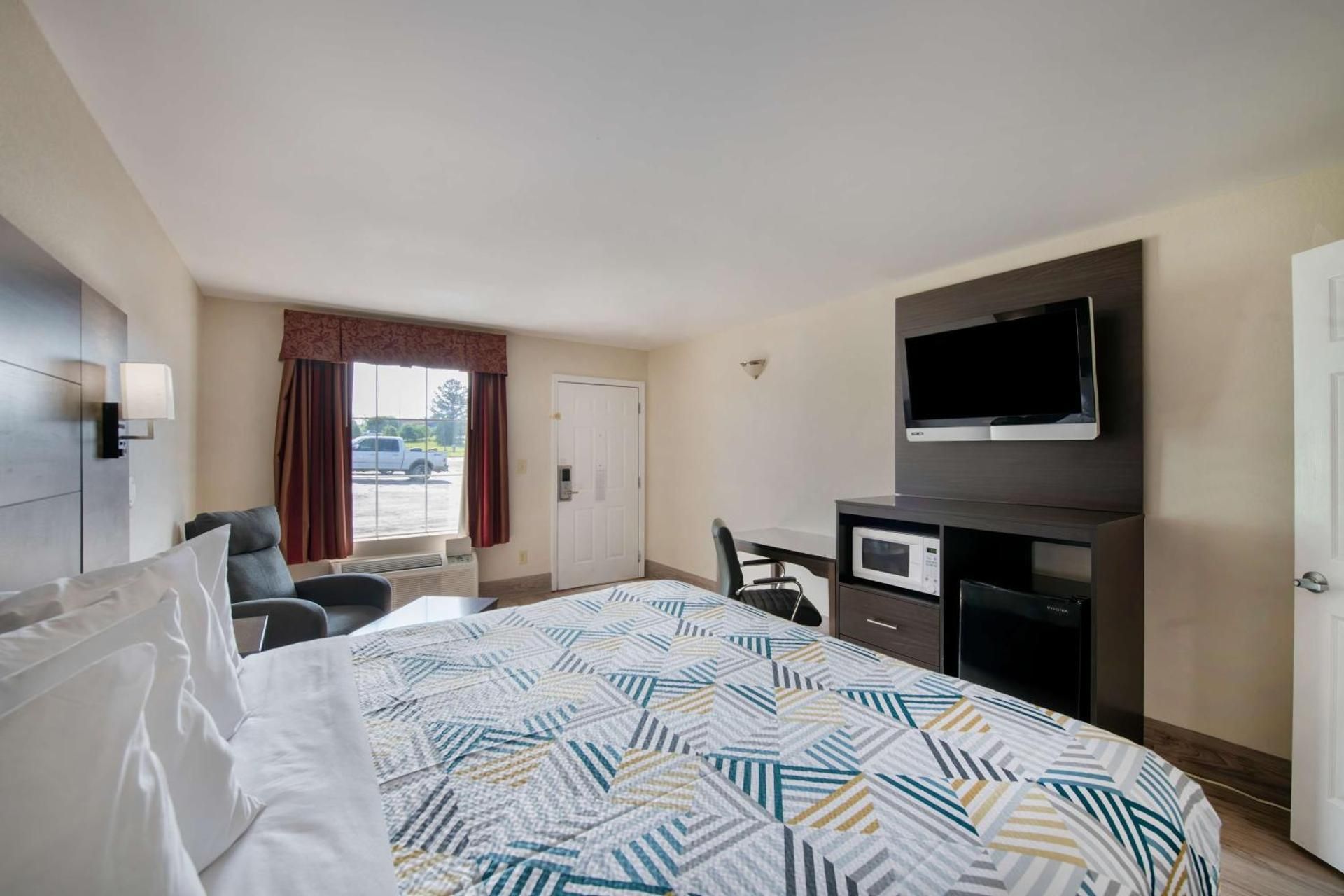 King Room with Roll-in Shower - Disability Access - Non-Smoking