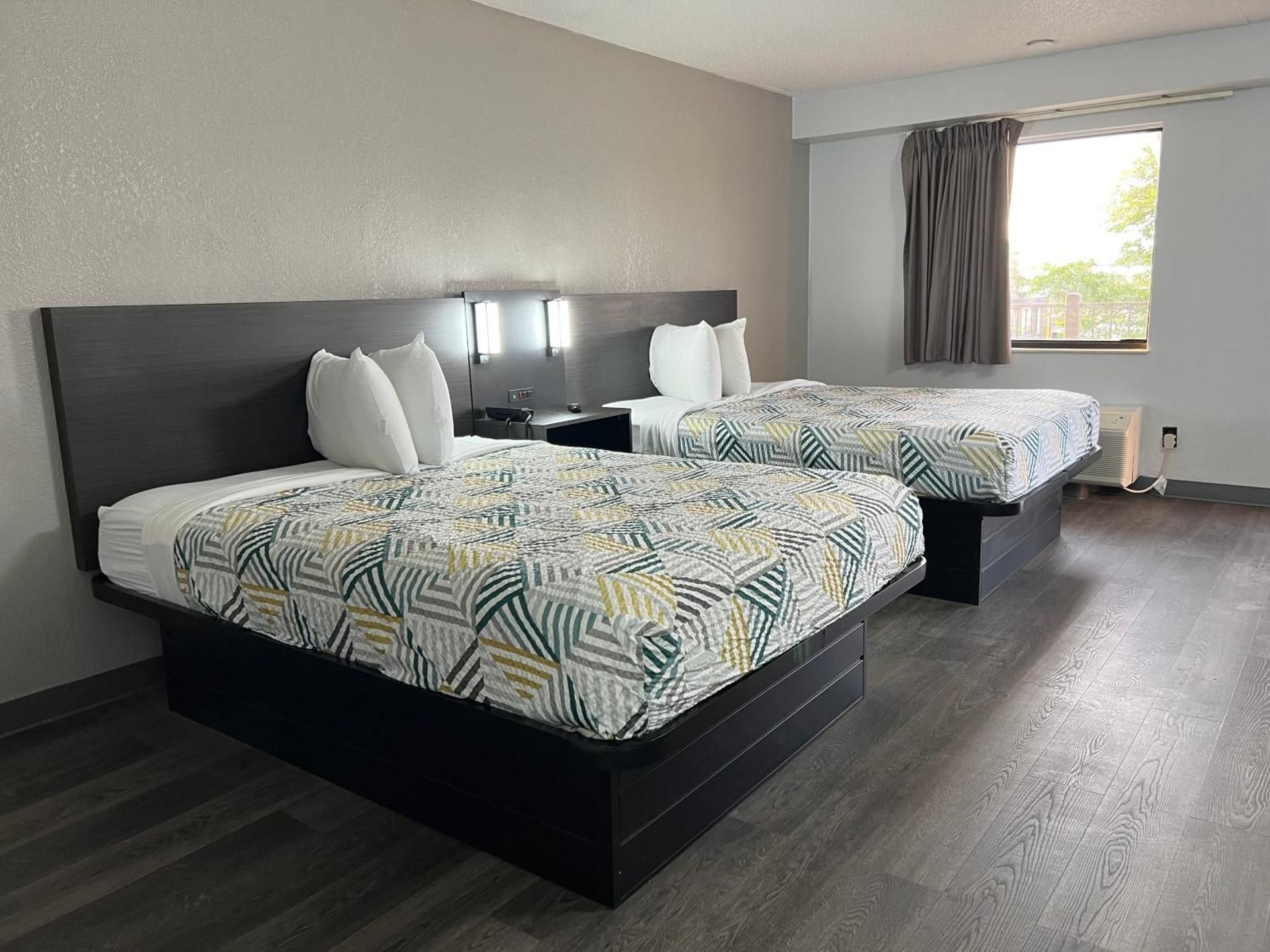 Motel 6 Middleburg Heights, OH - Cleveland Deluxe Quadruple Room