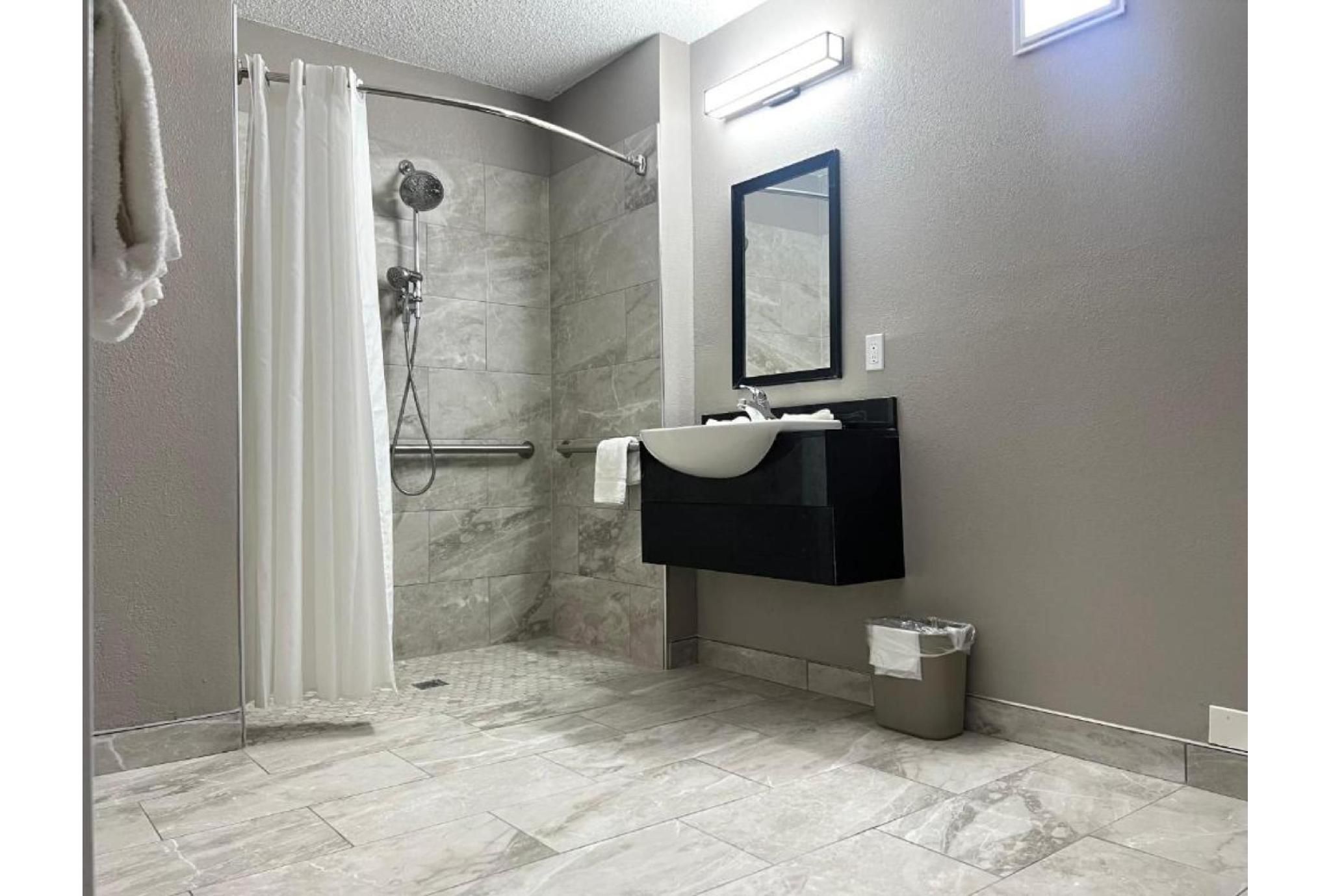 Motel 6 Middleburg Heights, OH - Cleveland 2 Full Beds | ADA/Tub 3