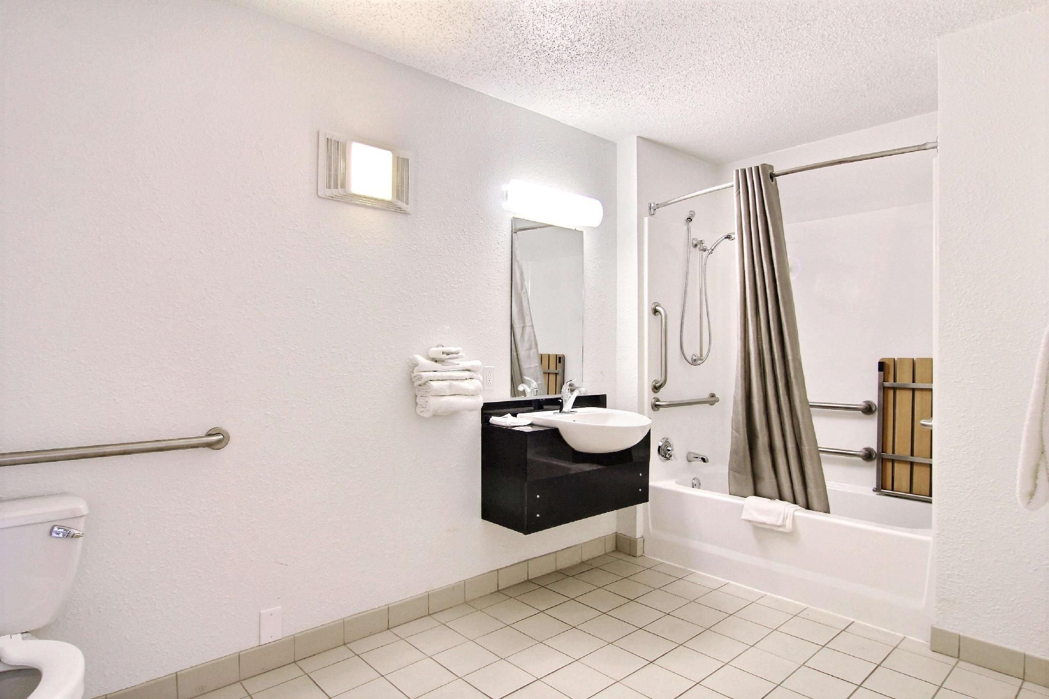 1 Full Bed | ADA/RI Shower, Renovated