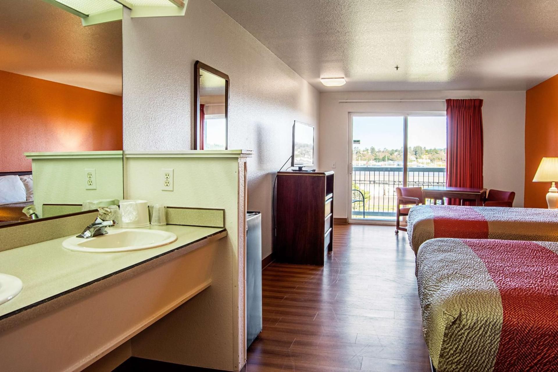 2 QUEEN BEDS | NON-SMOKING, MICFRIDGE