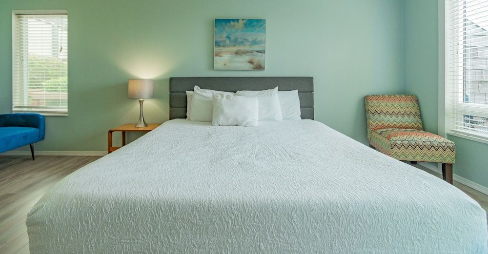 Standard Room, 1 King Bed, Bay View