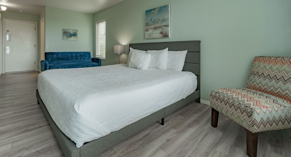 Standard Room, 1 King Bed, Bay View
