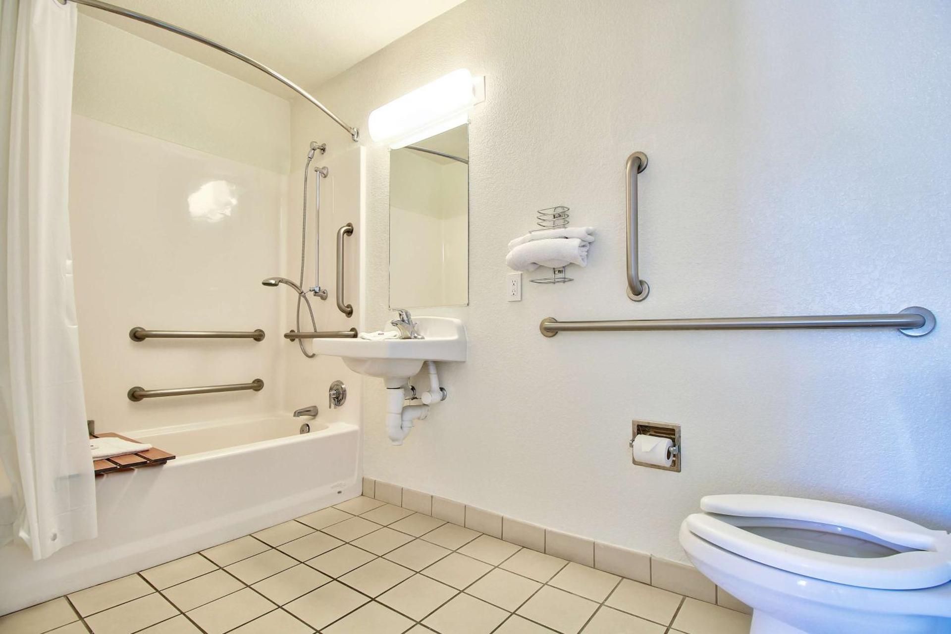 Queen Room - Disability Access - Non-Smoking