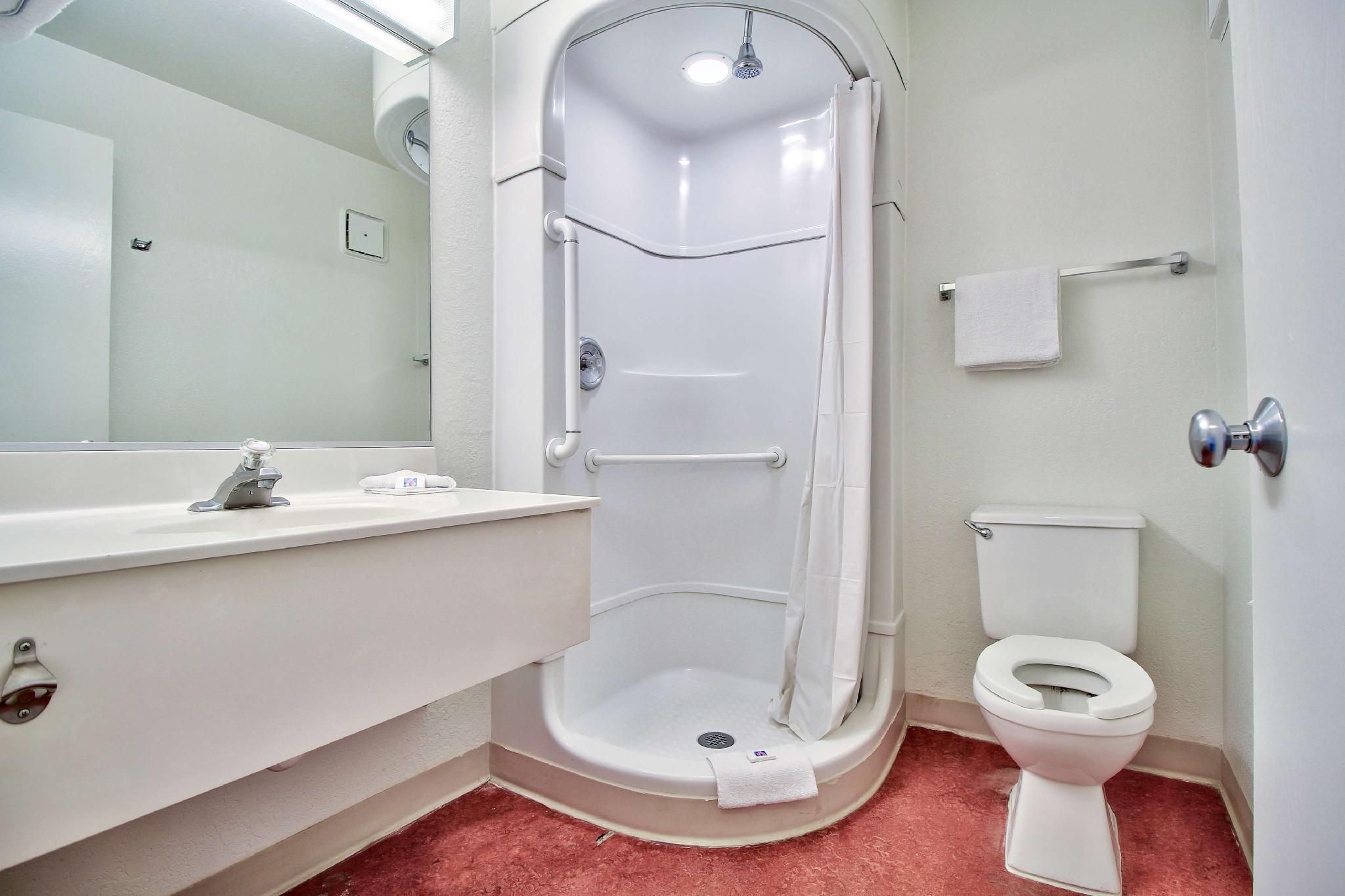2 DBs | Mobility Access RI Shower Nsmk