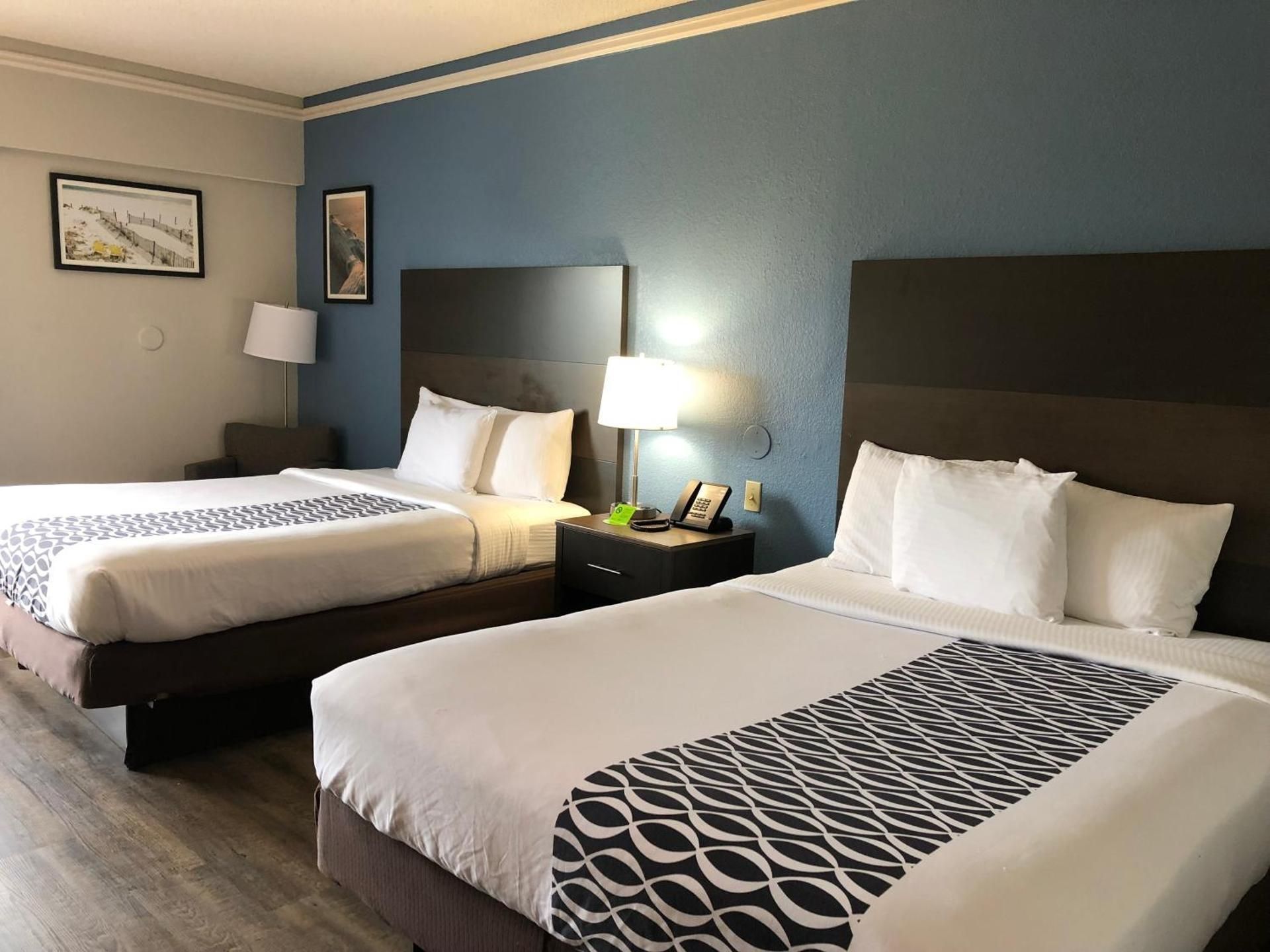 La Quinta Inn & Suites by Wyndham PCB Coastal Palms 2 Queen Beds, Mobility/Hearing Accessible Room, Bathtub w/Grab Bars, Non-Smoking 2