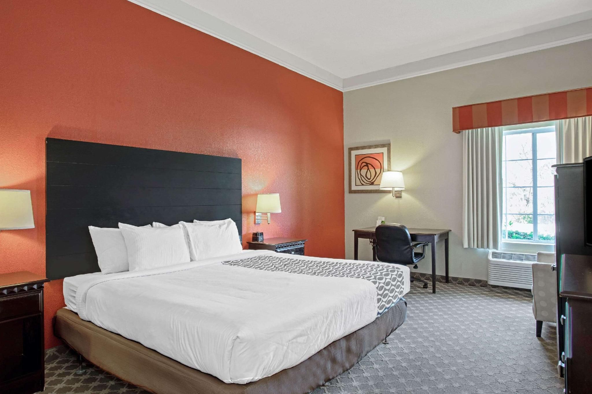 1 King Bed, Deluxe Mobility/Hearing Accessible Room, Tub w/Grab Bars,Non-Smoking