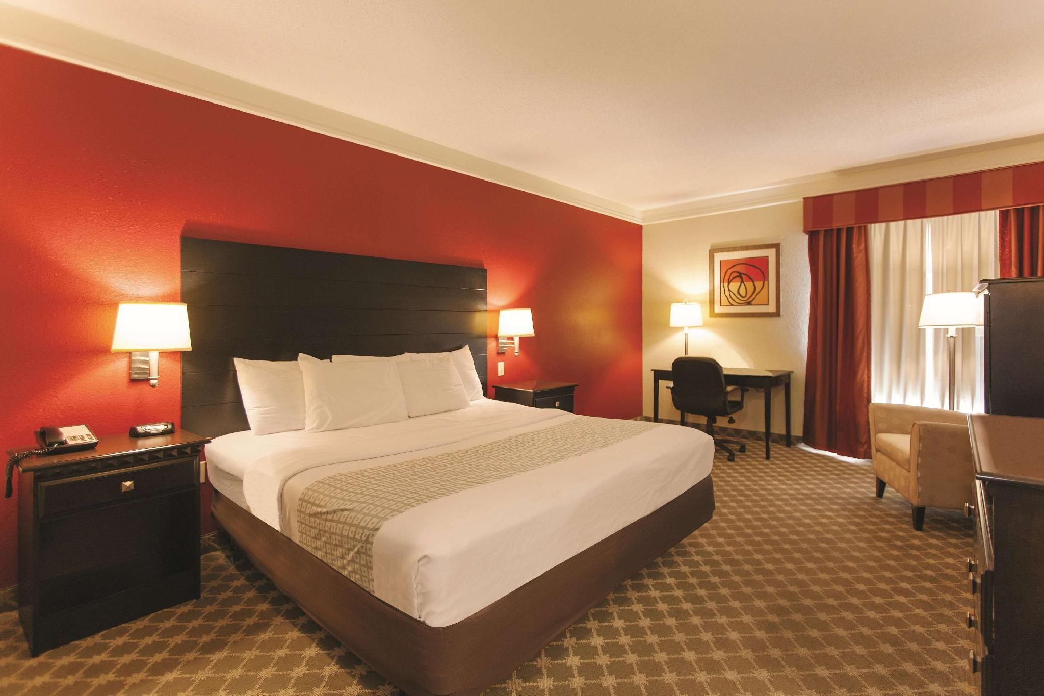 1 King Bed, Deluxe Mobility/Hearing Accessible Room, Tub w/Grab Bars,Non-Smoking