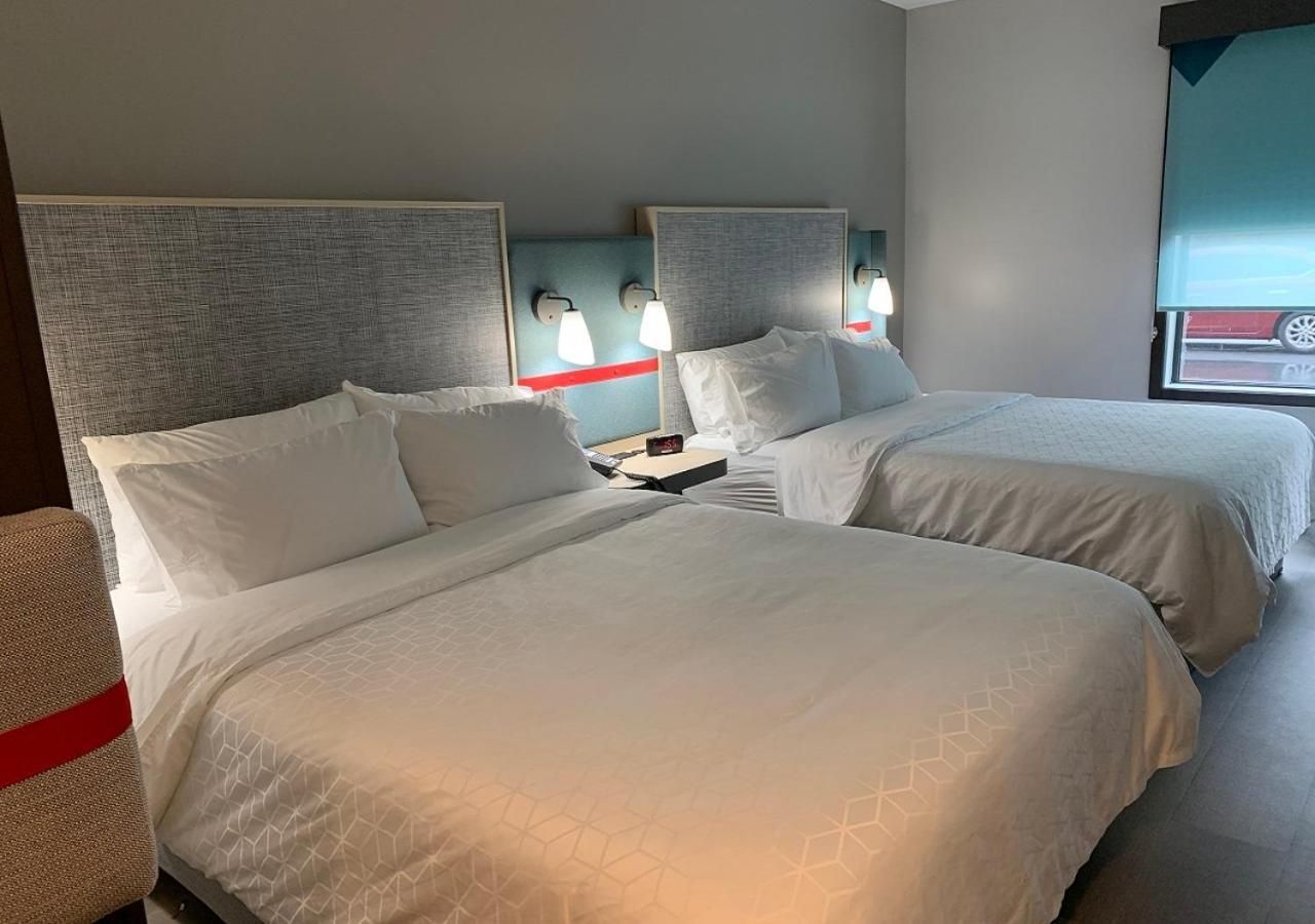 Standard Queen Room with Two Queen Beds and Roll-in Shower - Mobility Access