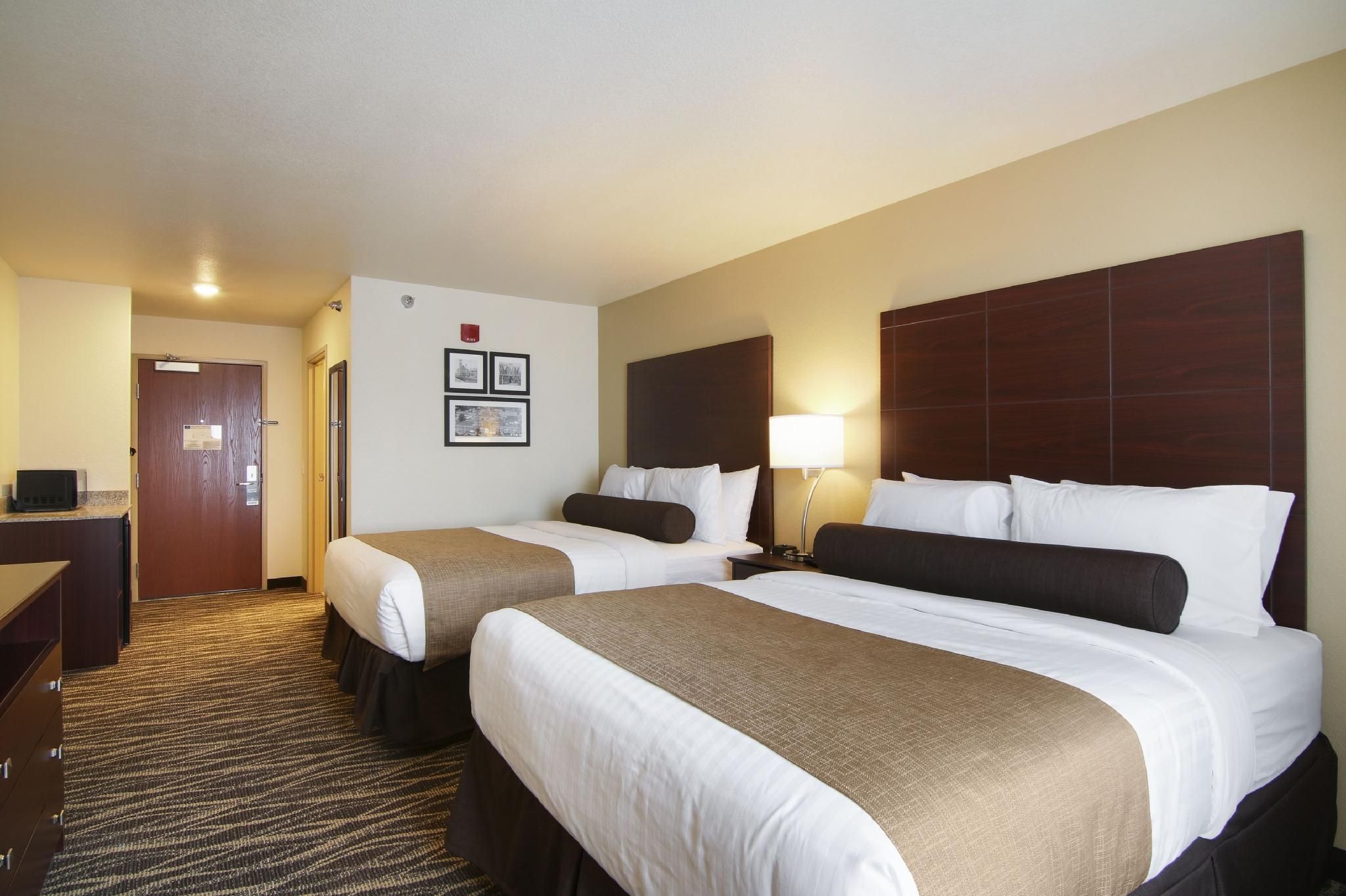 Two Queen Guestroom Non-Smoking